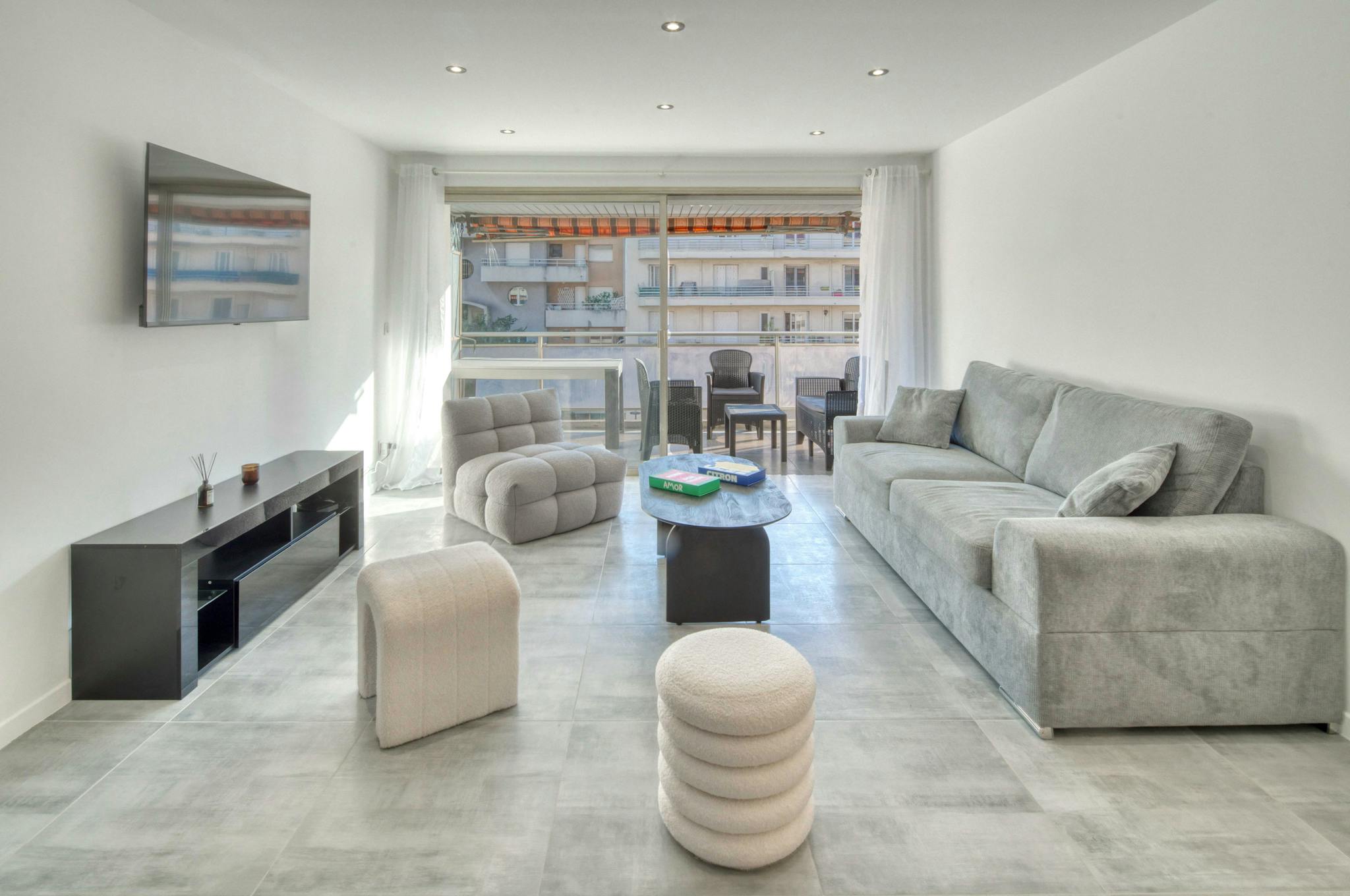 Boulevard Raymond Poincaré, Antibes preview