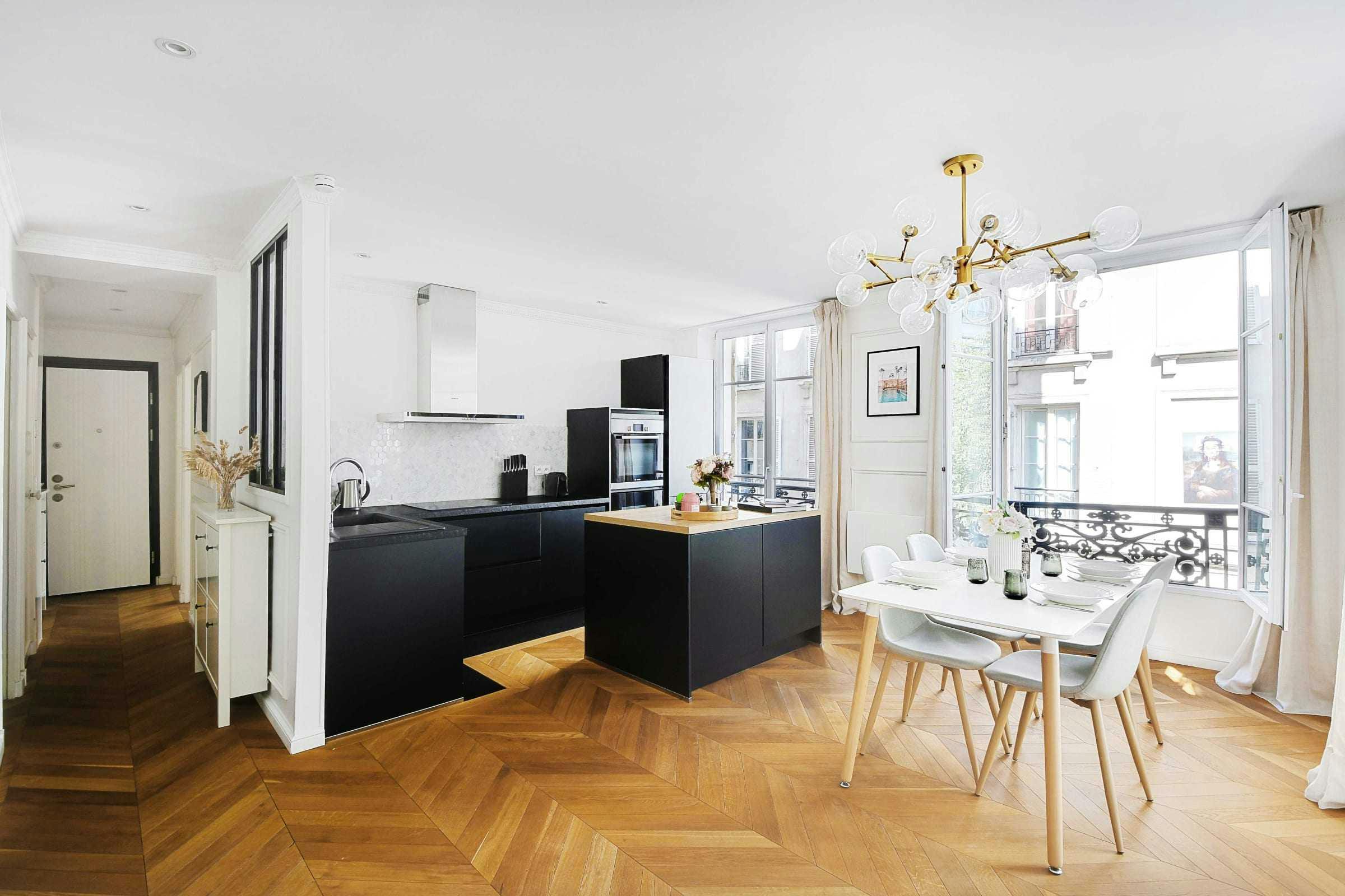 Apartment for rent for €4,446 per month in Paris, Rue de Saintonge