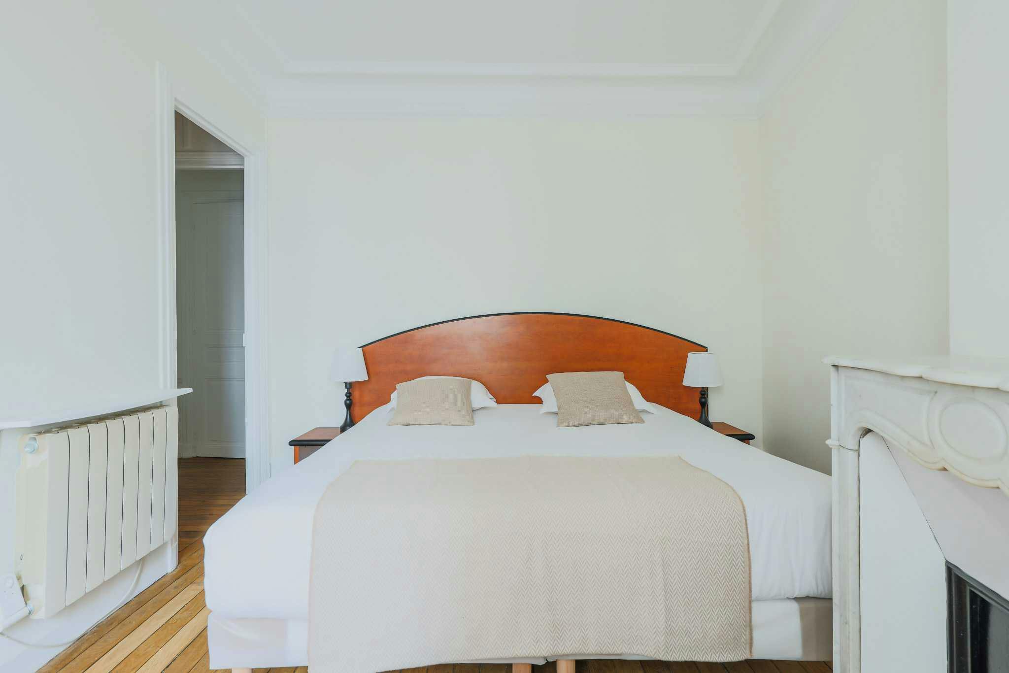 Apartment for rent for €3,648 per month in Paris, Rue des Filles du Calvaire