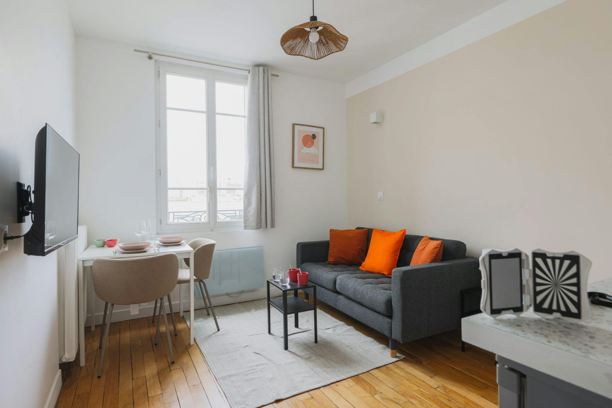 Apartment for rent for €1,767 per month in Clichy, Rue Madame de Staël