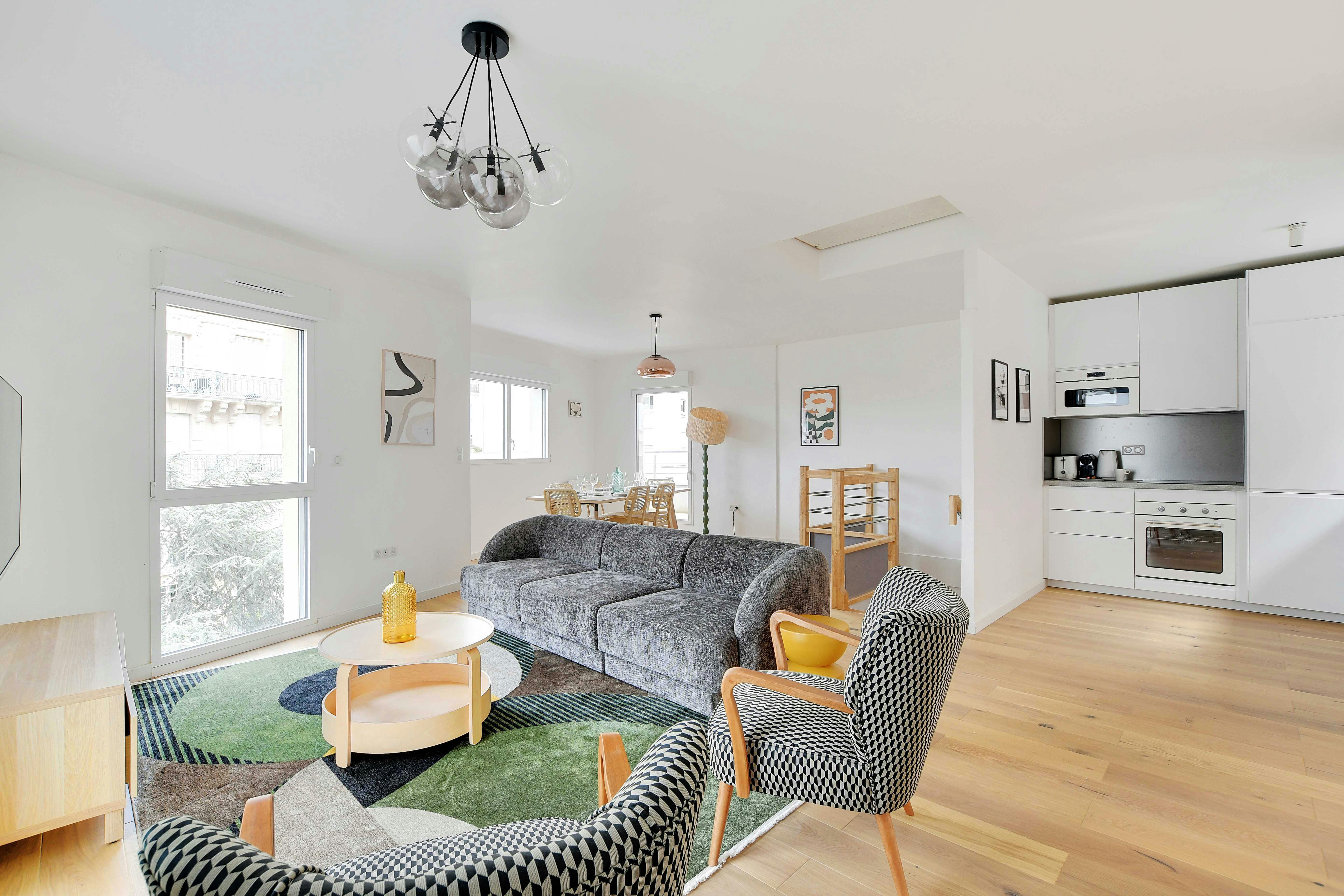 Apartment for rent for €5,141 per month in Nogent-sur-Marne, Place Pierre Semard