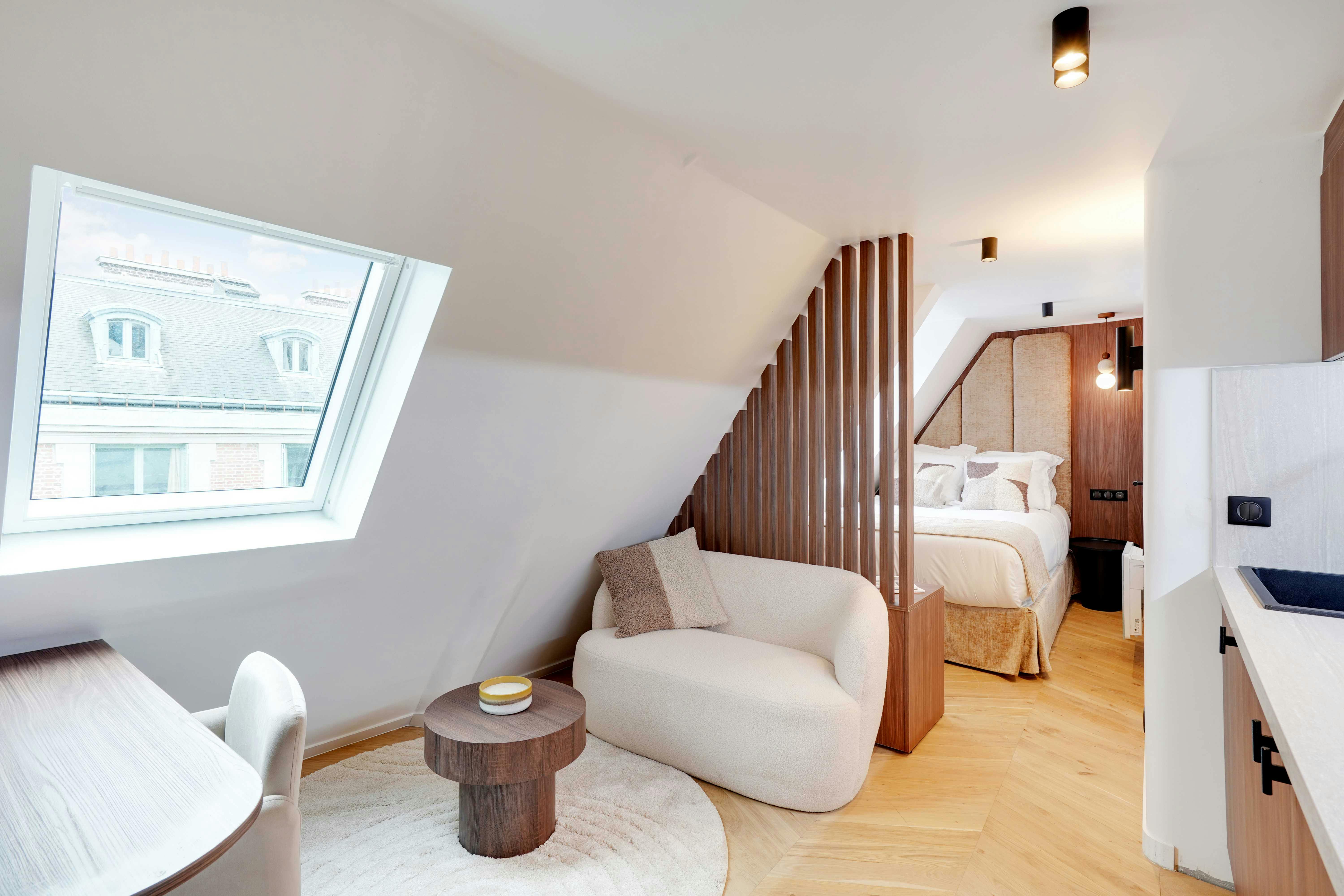 Apartment for rent for €1,710 per month in Paris, Rue de Stockholm