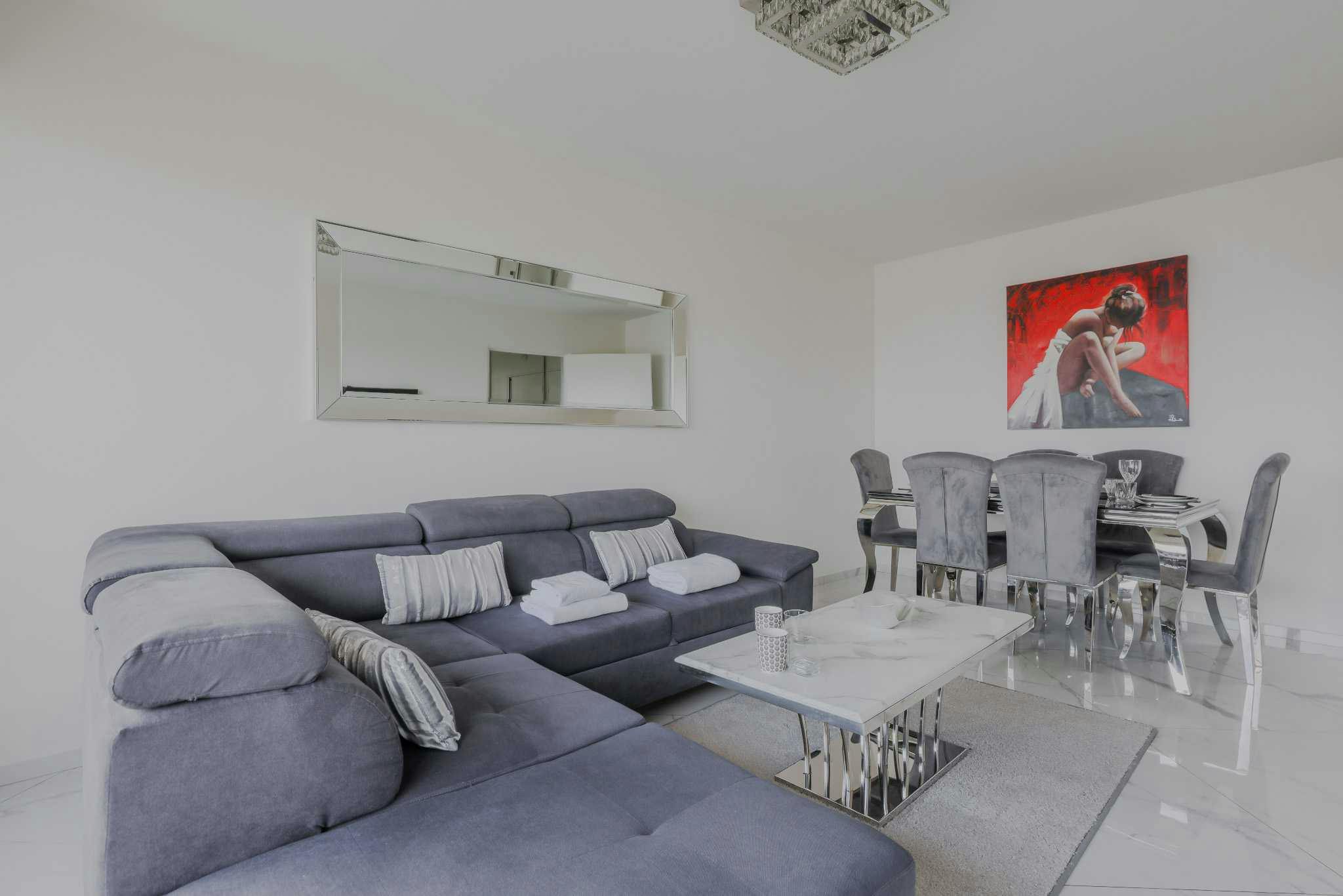 Apartment for rent for €2,736 per month in Levallois-Perret, Rue Anatole France