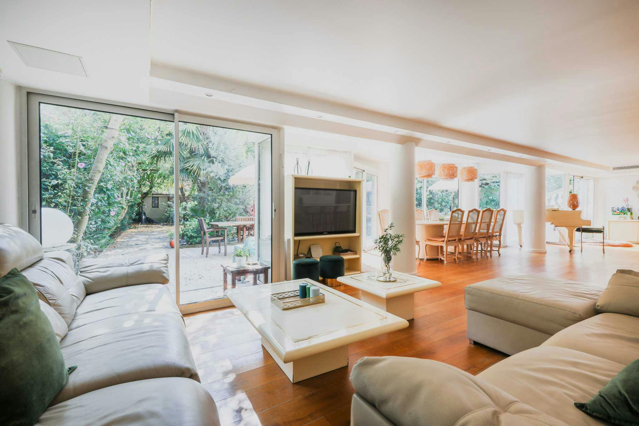 Apartment for rent for €5,130 per month in Vincennes, Rue Crébillon