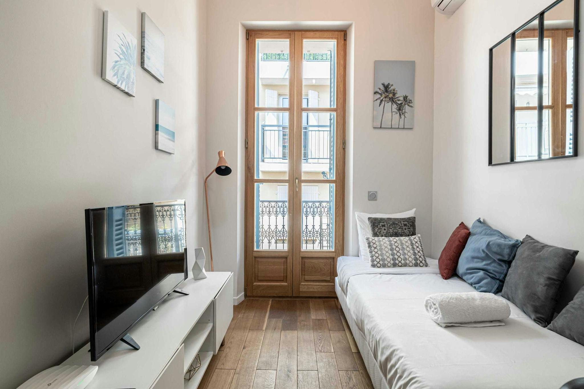 Rue Jean Joseph Méro, Cannes preview