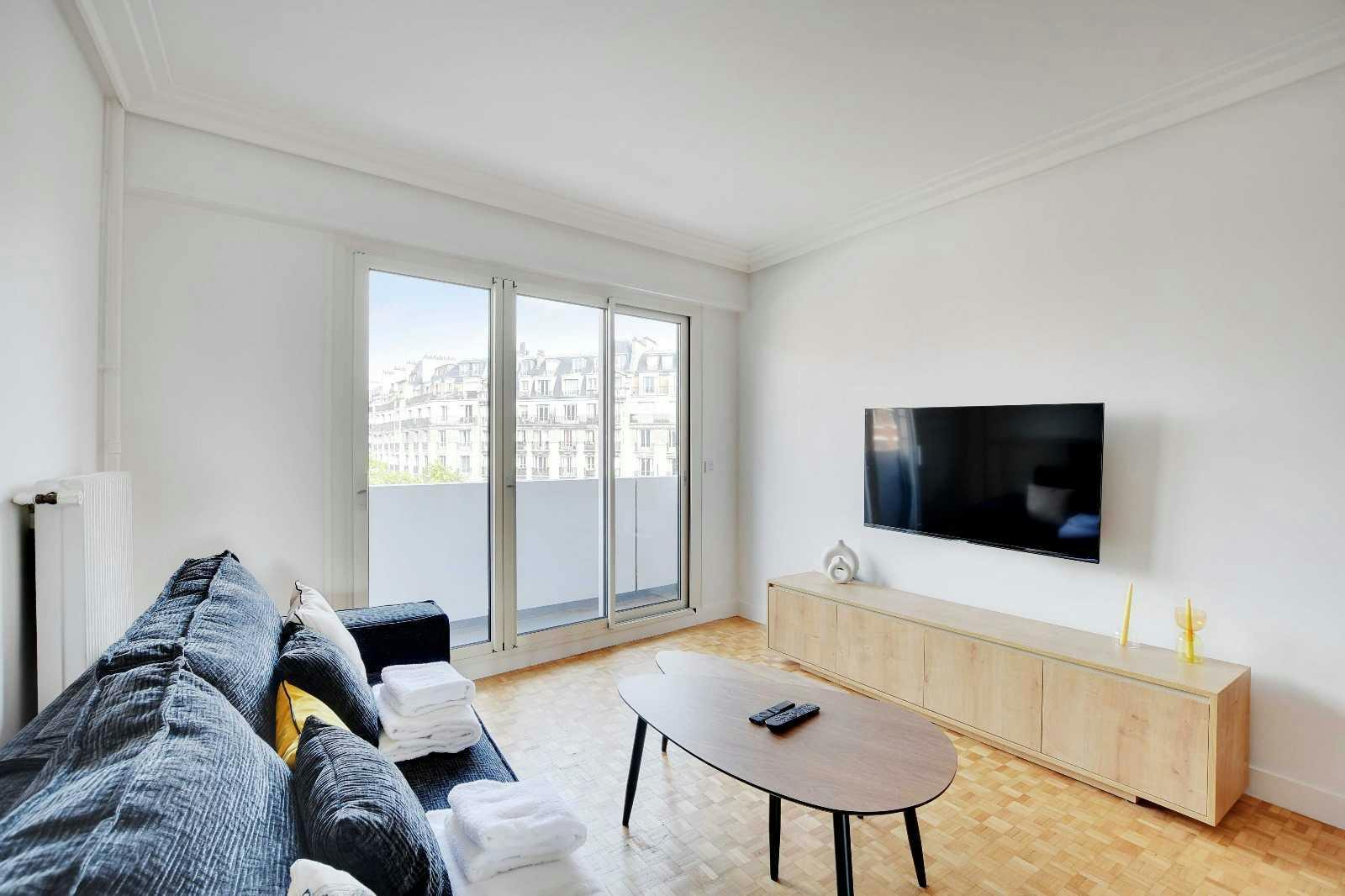 Apartment in Paris, Quartier des Ternes - View 5