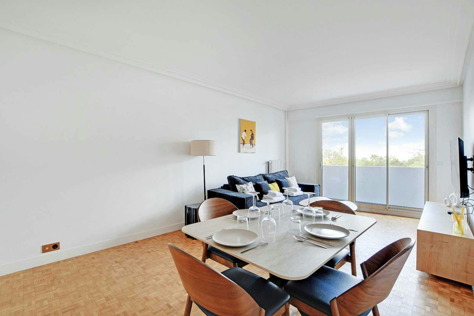 Apartment in Paris, Quartier des Ternes - View 3