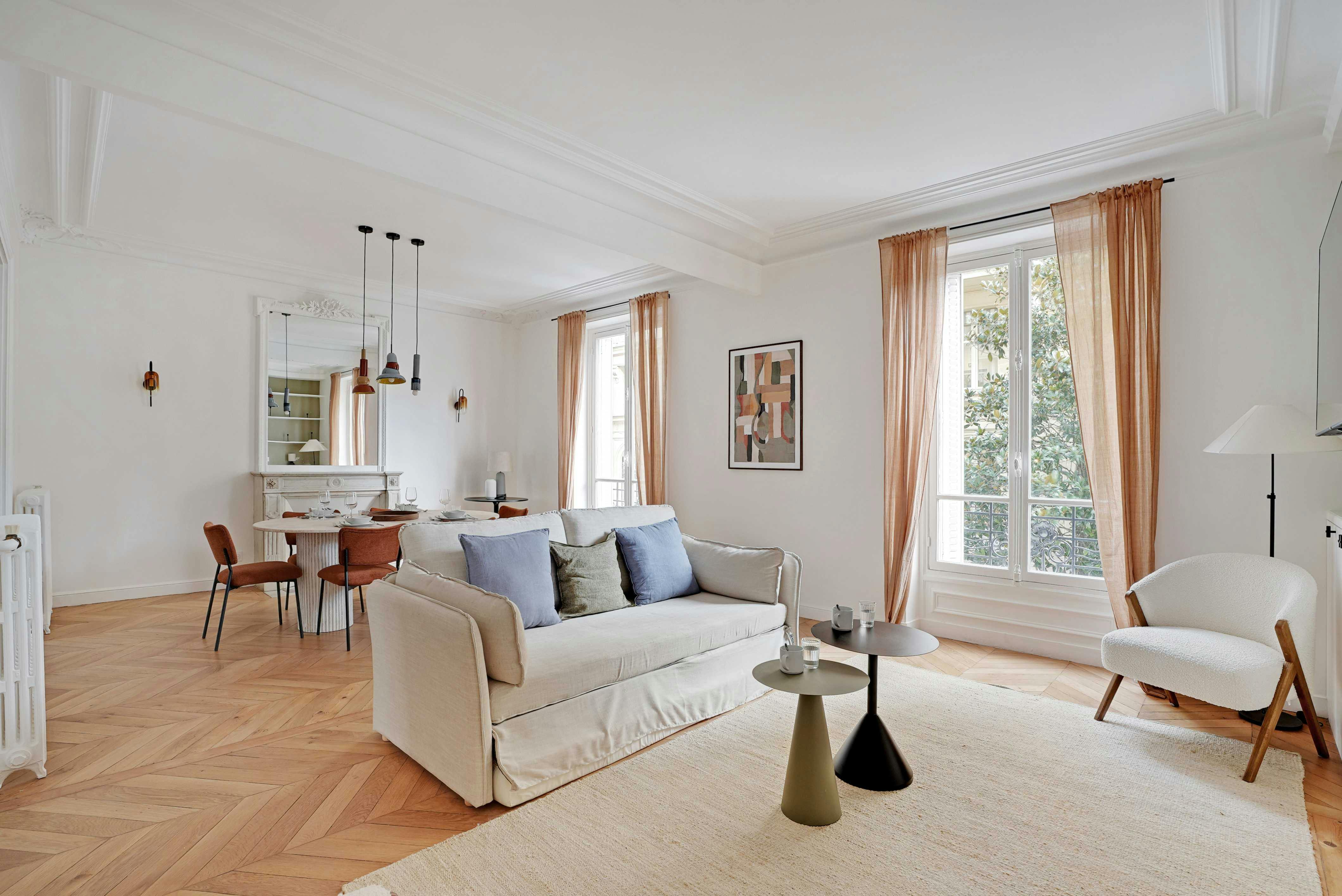 Apartment for rent for €5,130 per month in Neuilly-sur-Seine, Rue Edmond Bloud