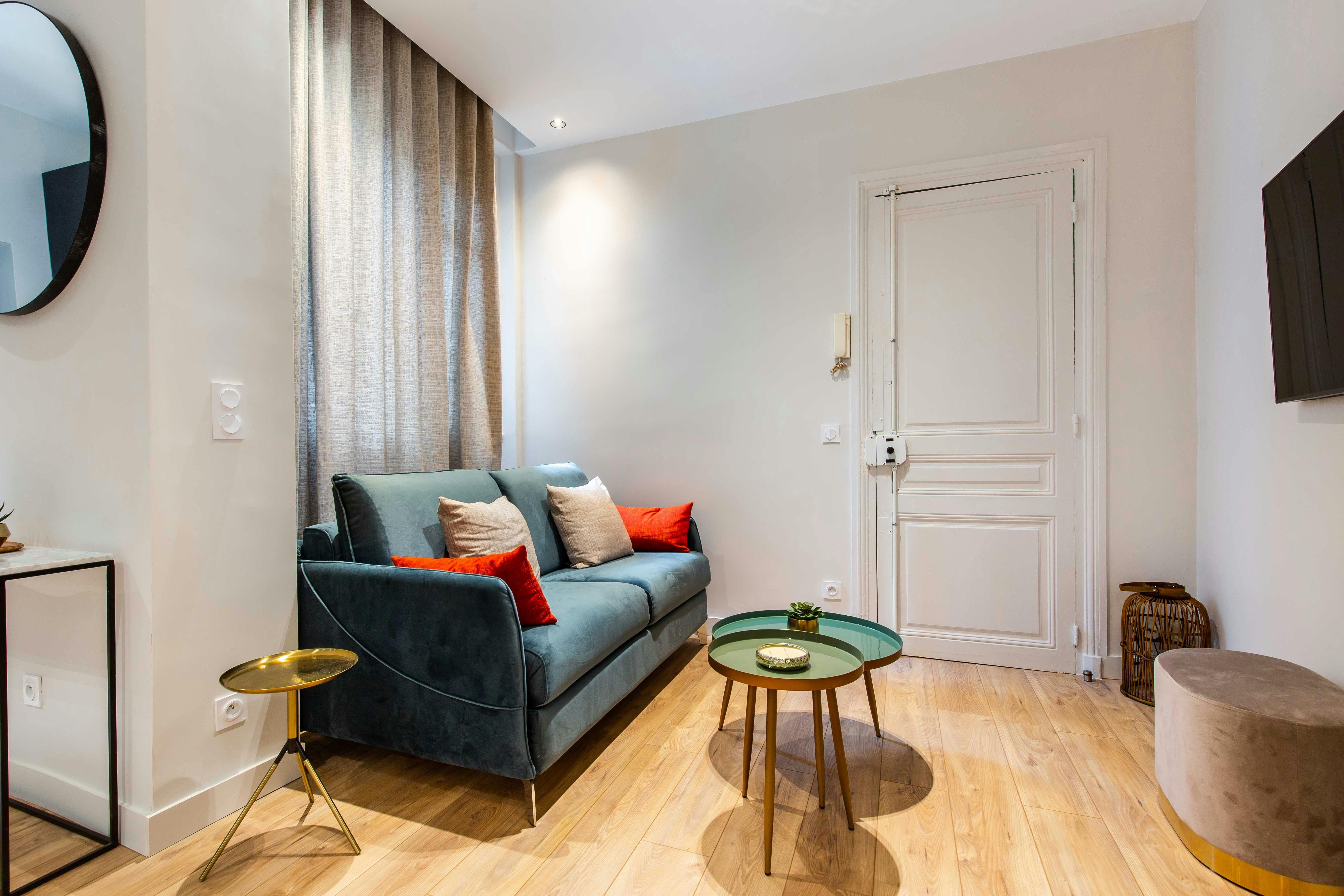 Apartment for rent for €4,104 per month in Paris, Rue de Lyon