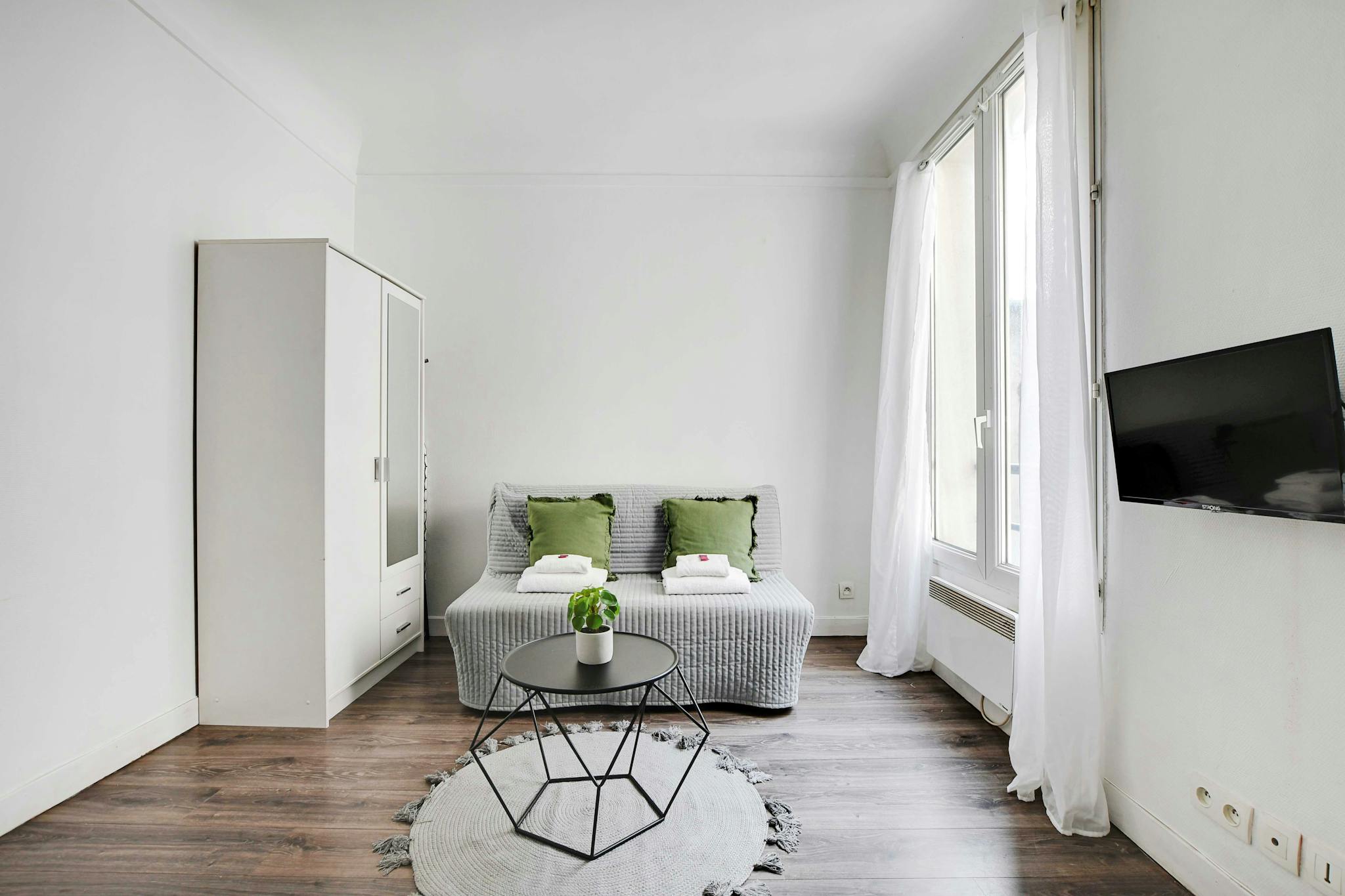 Impasse de la Défense, Paris preview