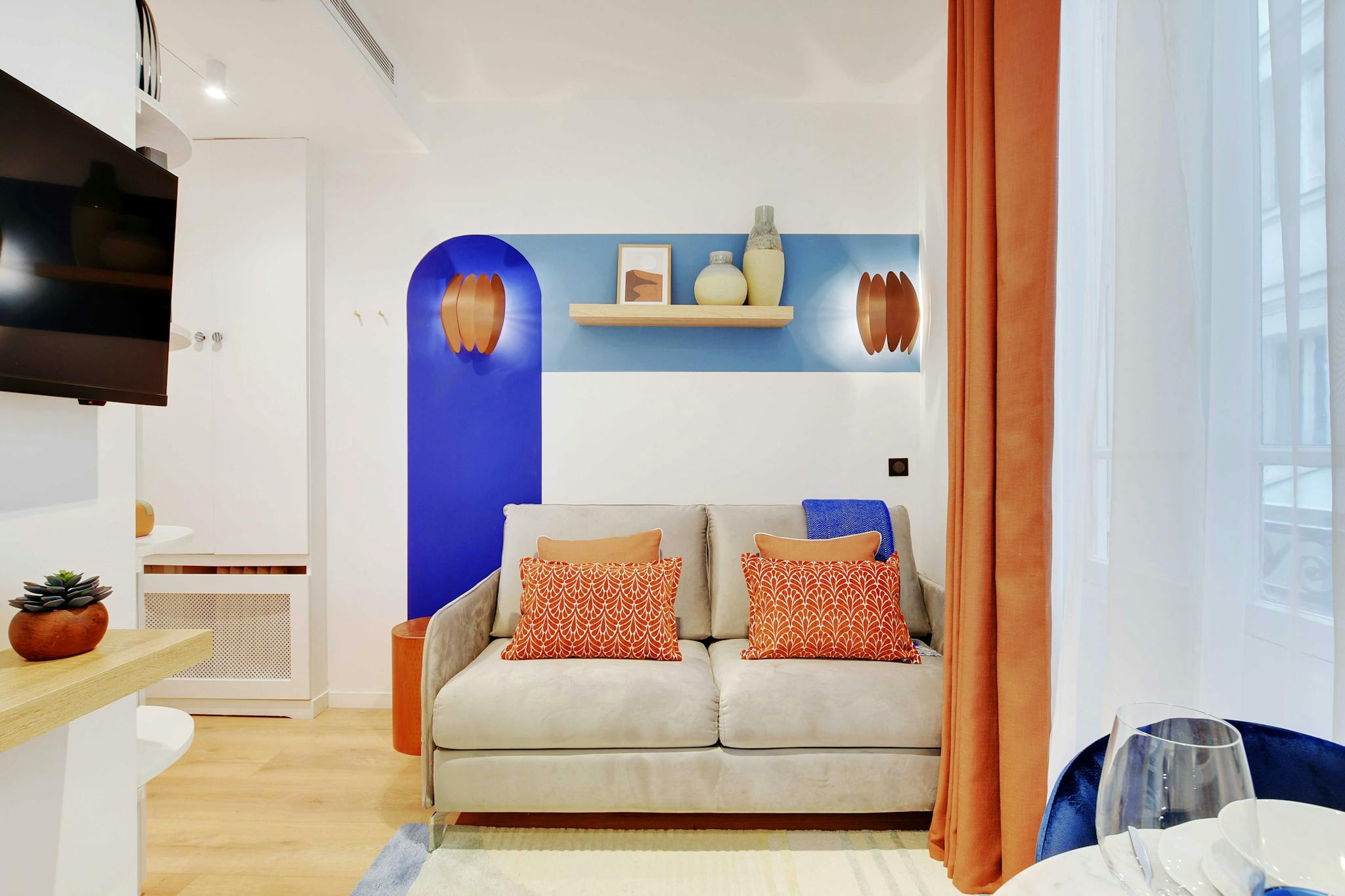 Rue Balzac, Paris preview