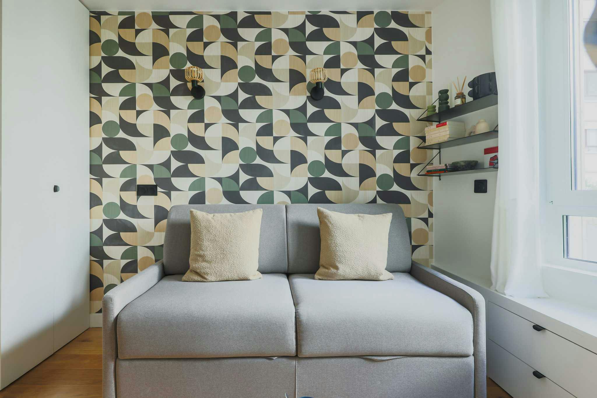 Studio for rent for €2,018 per month in Paris, Rue Mesnil