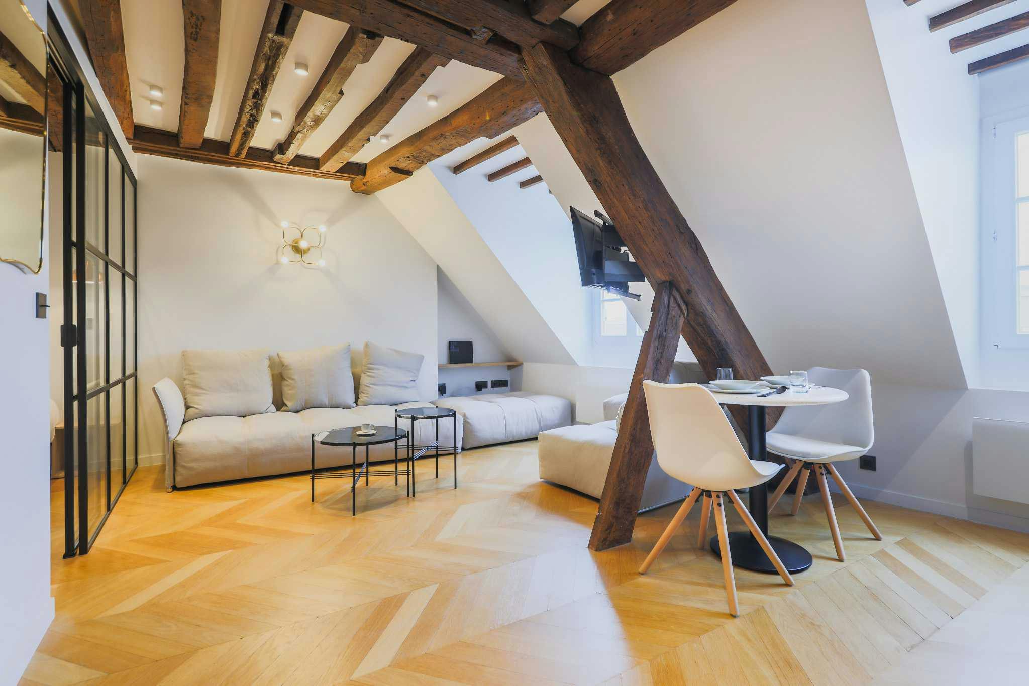 Apartment for rent for €3,990 per month in Paris, Rue Payenne