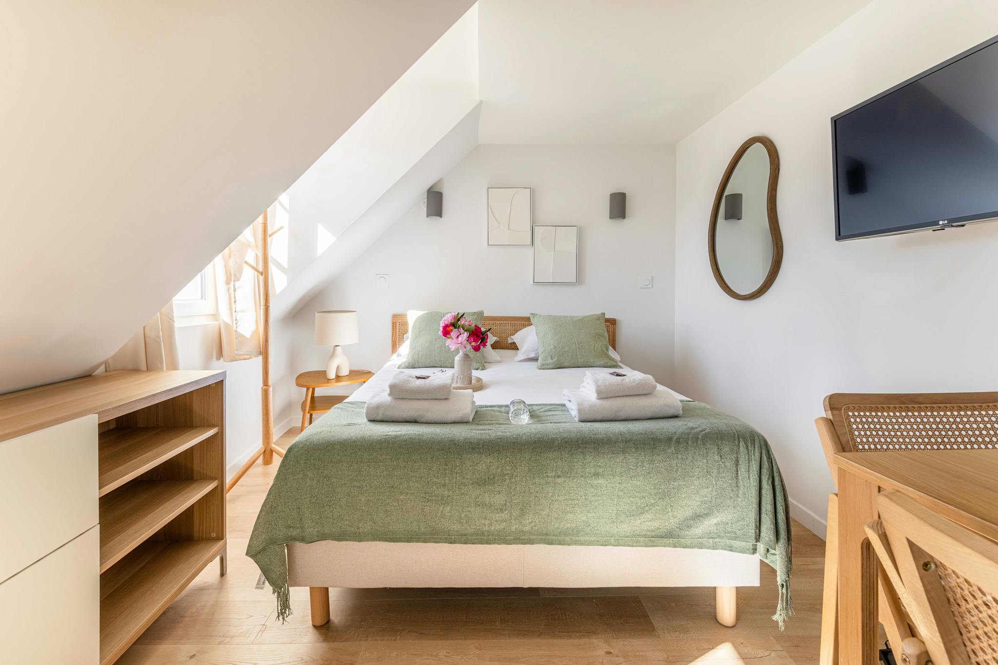 Rue Rambuteau, Paris preview