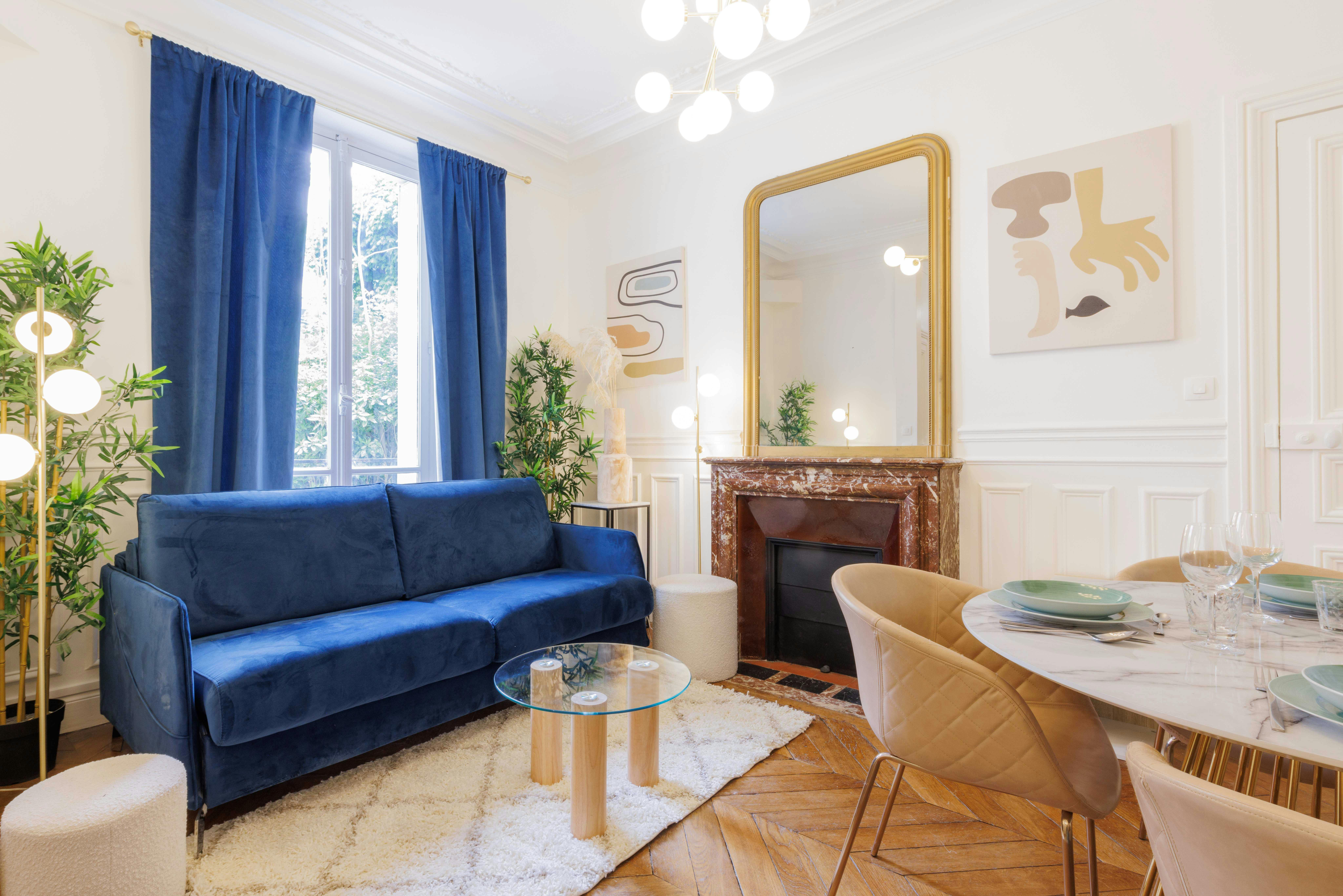 Apartment for rent for €3,876 per month in Neuilly-sur-Seine, Rue Edmond Bloud