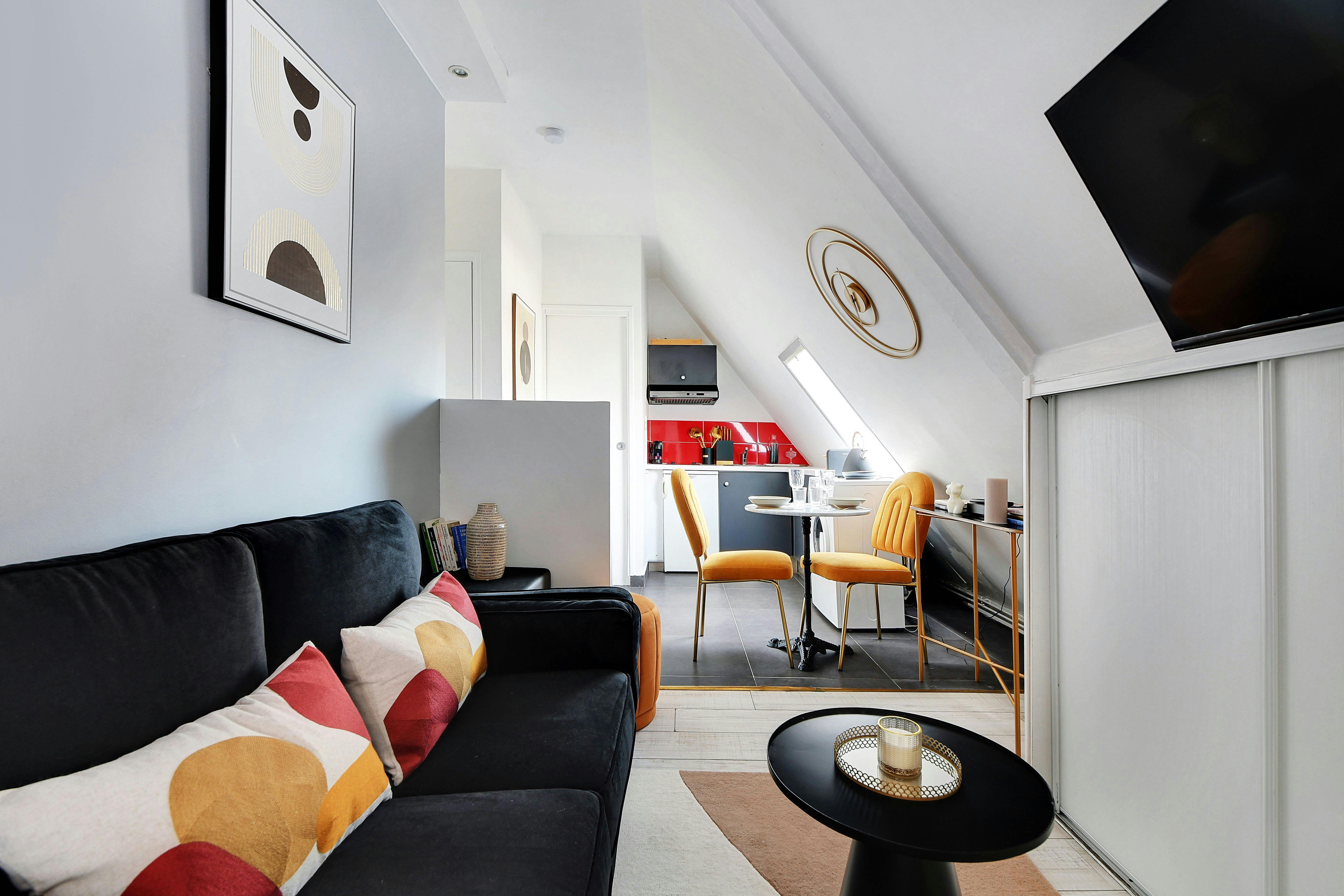 Rue Pierre Charron, Paris preview