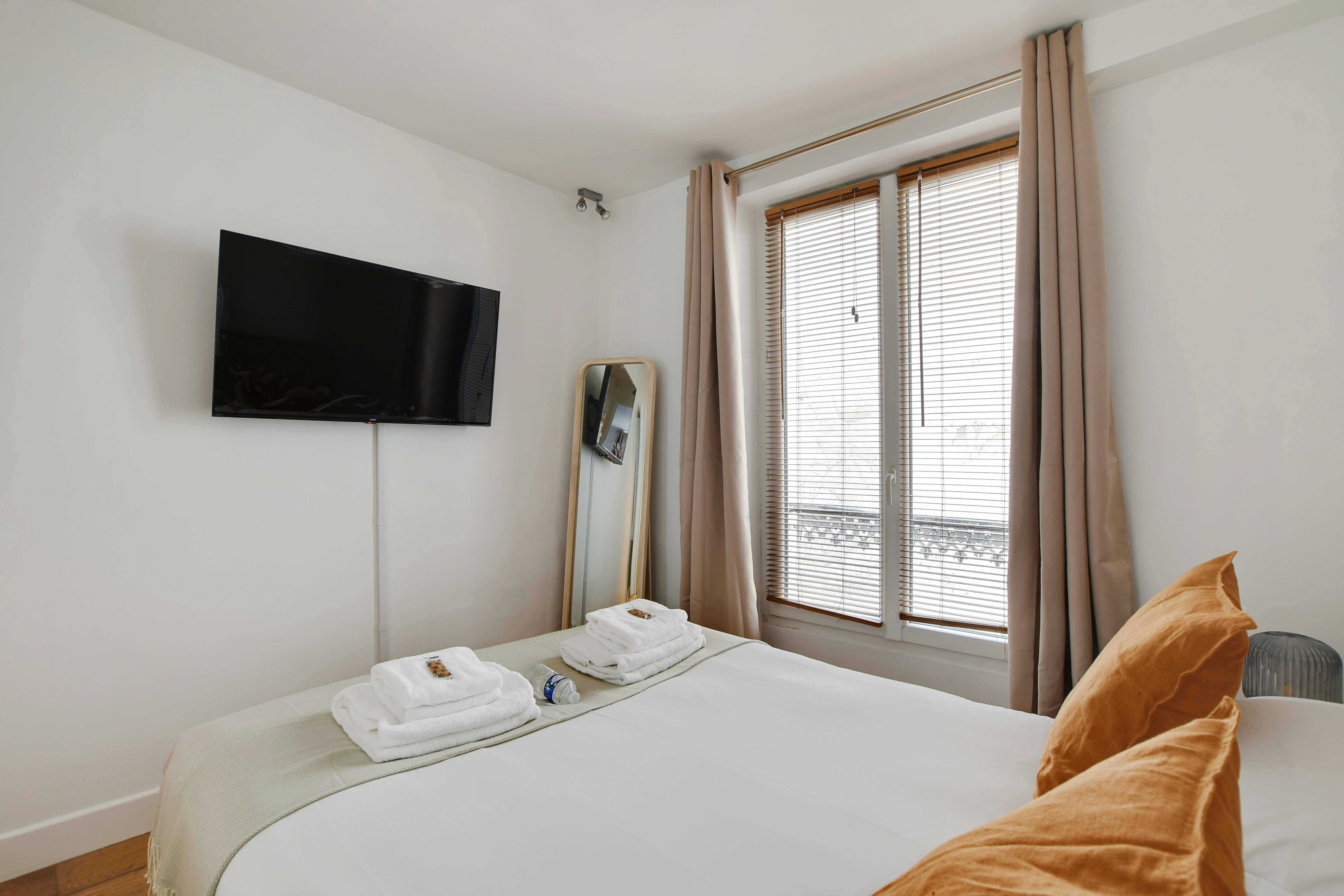 Rue Manuel, Paris preview