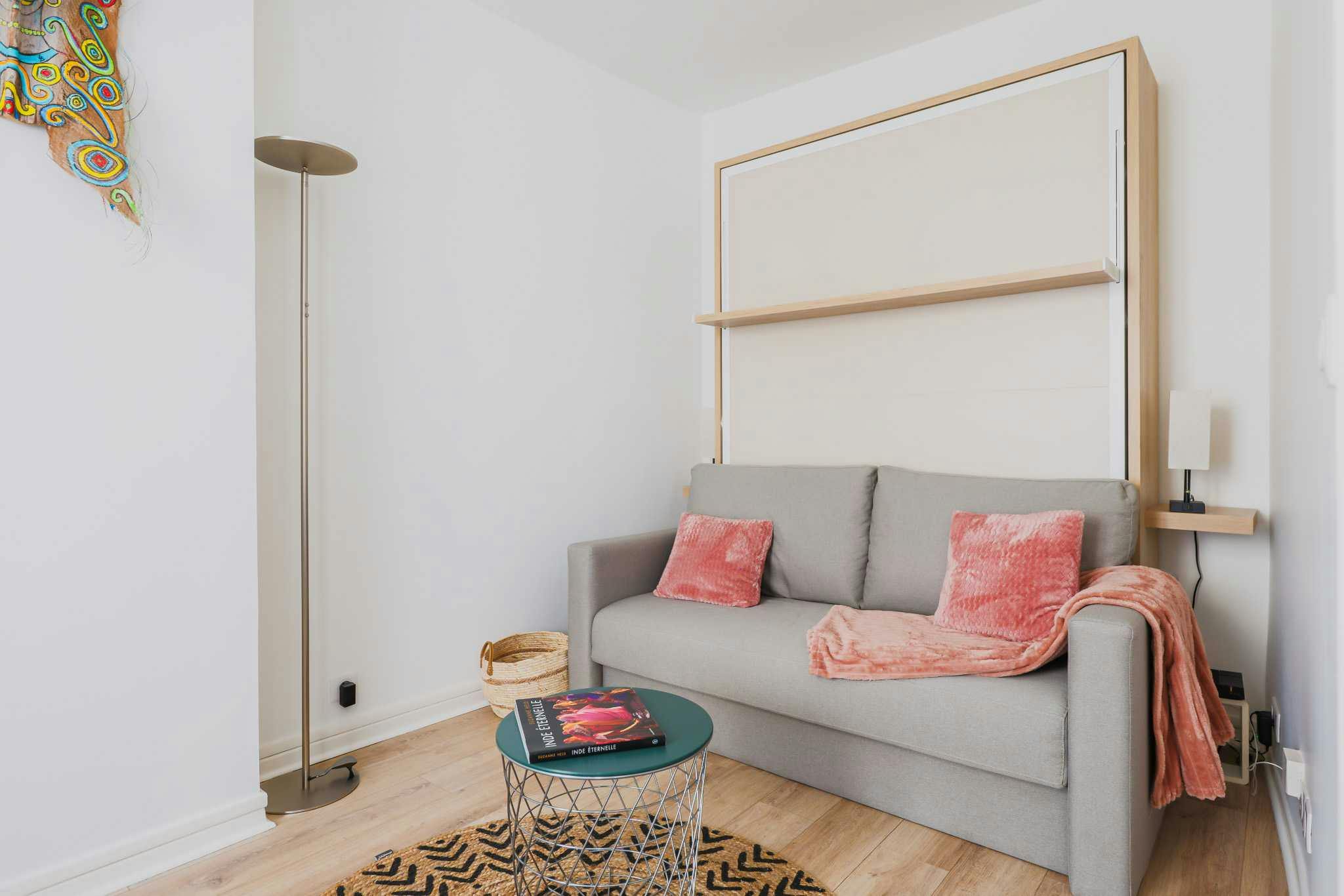 Studio for rent for €1,702 per month in Paris, Rue du Chemin Vert