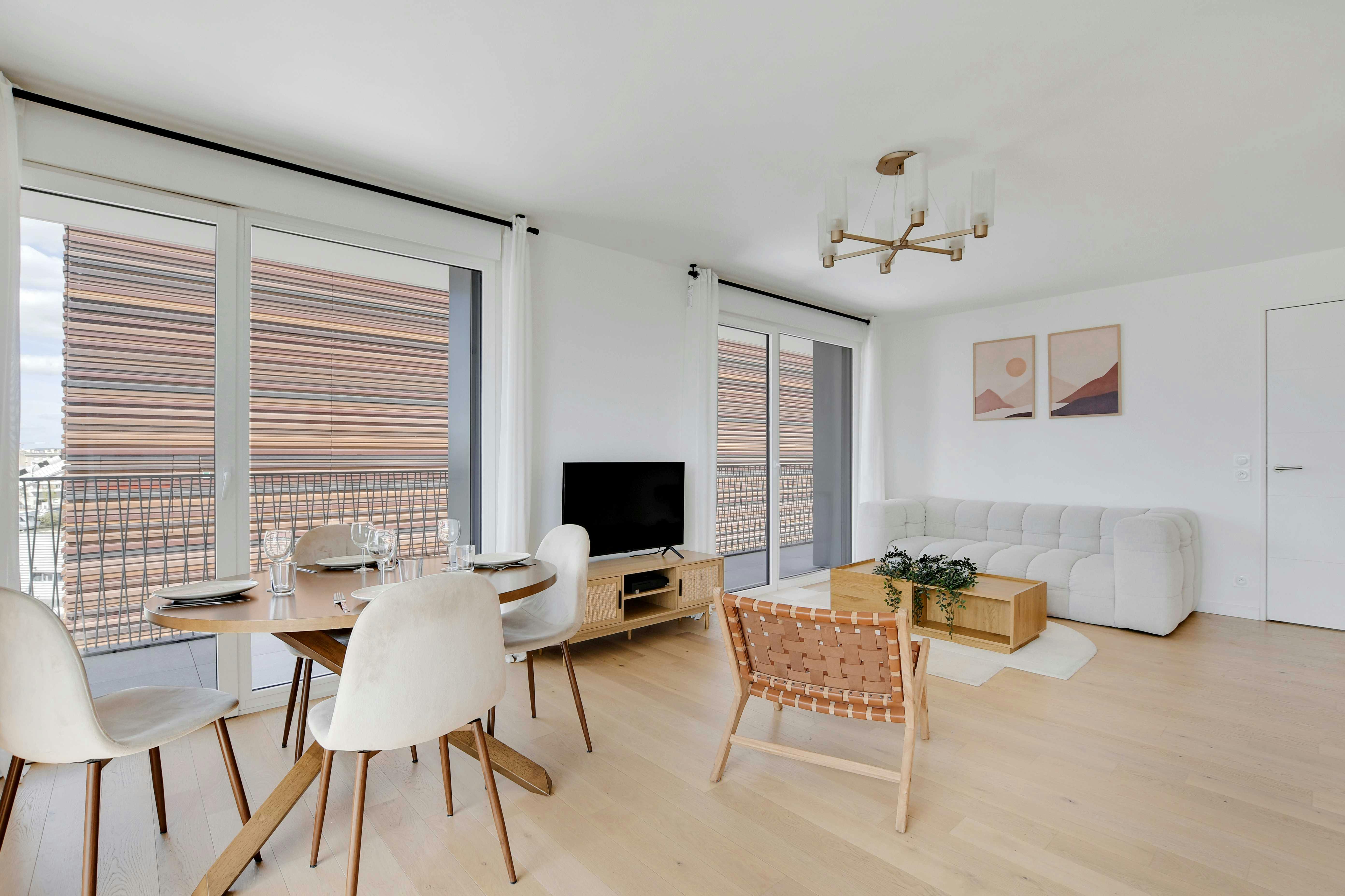 Apartment for rent for €3,762 per month in Clichy, Rue Camille Claudel