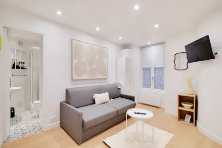Studio for rent on Rue du Bac, Paris