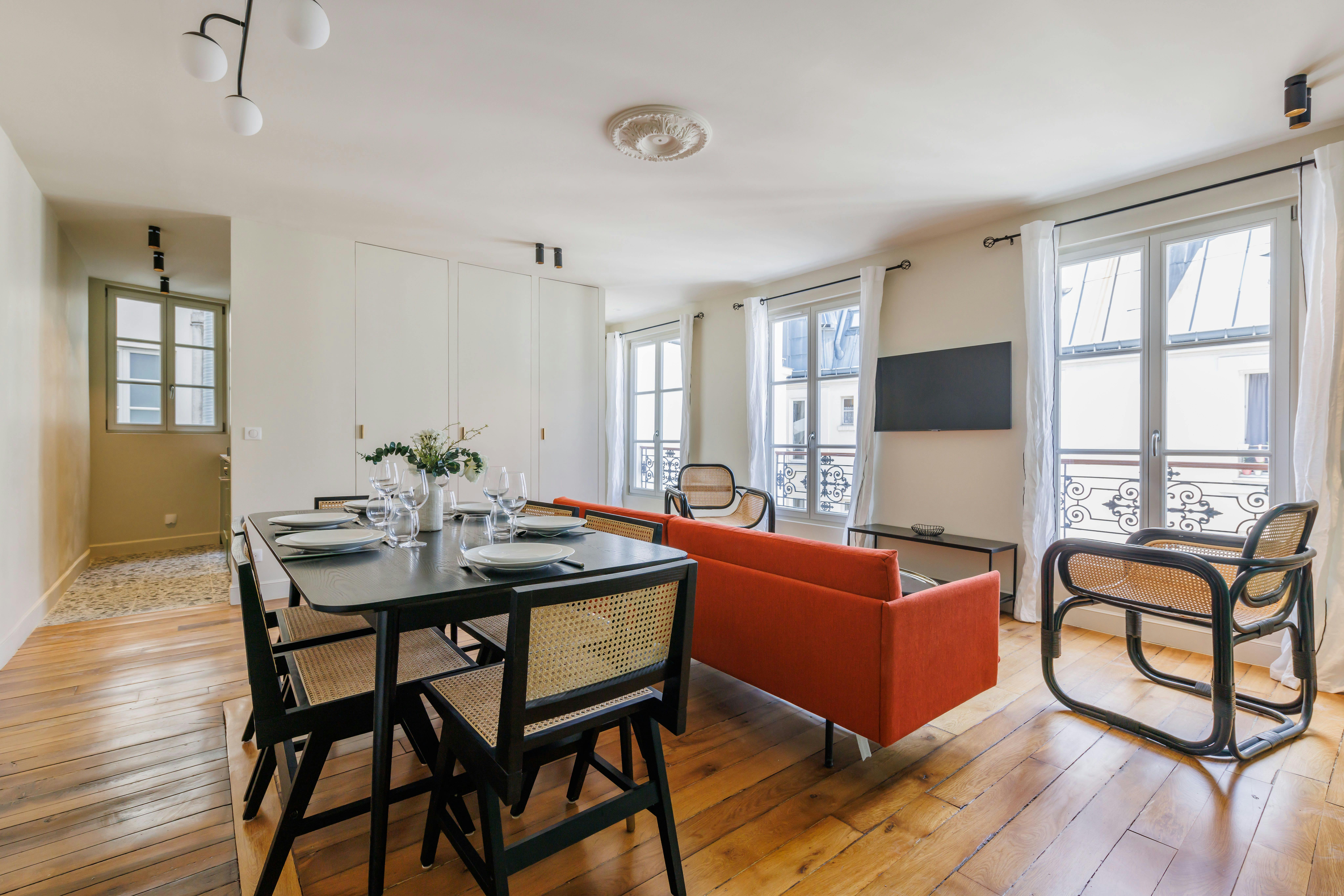 Apartment for rent for €5,130 per month in Paris, Rue Grégoire de Tours