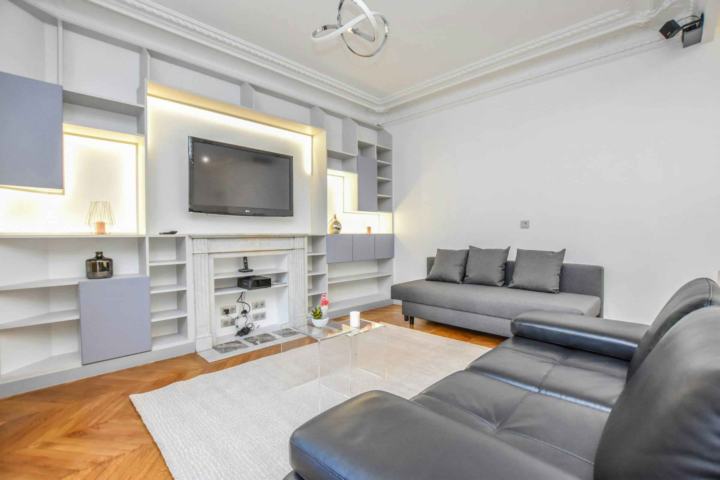 Apartment for rent for €5,643 per month in Paris, Rue Pétrarque