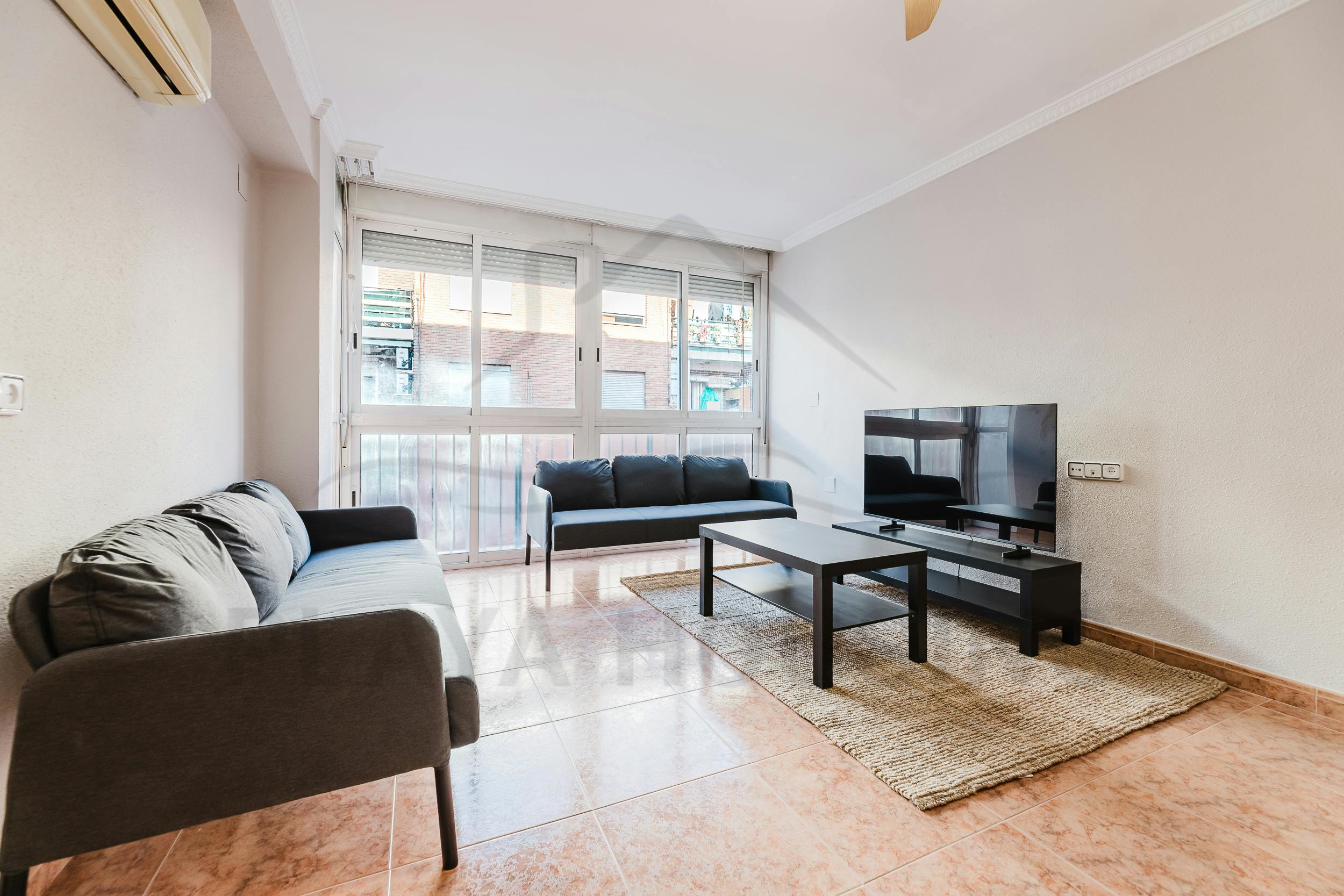 Квартира сдается в аренду за 1 200 € в месяц в Valencia, Carrer de l'Arquitecte Rodríguez