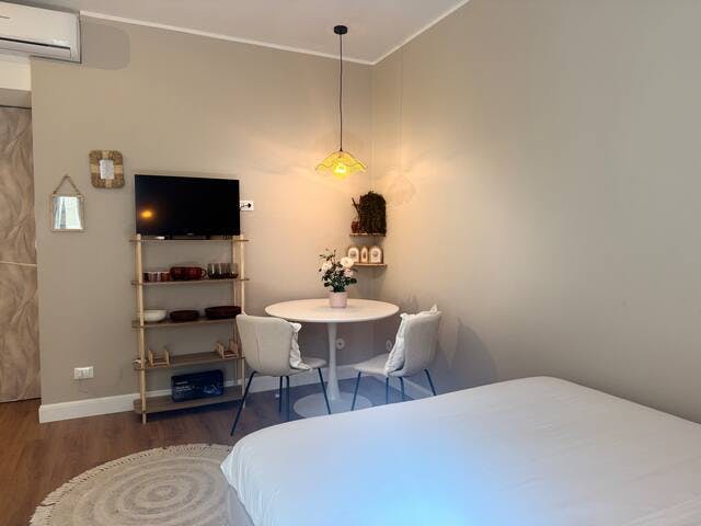 Studio for rent for €2,400 per month in Milan, Via Giuseppe Meda