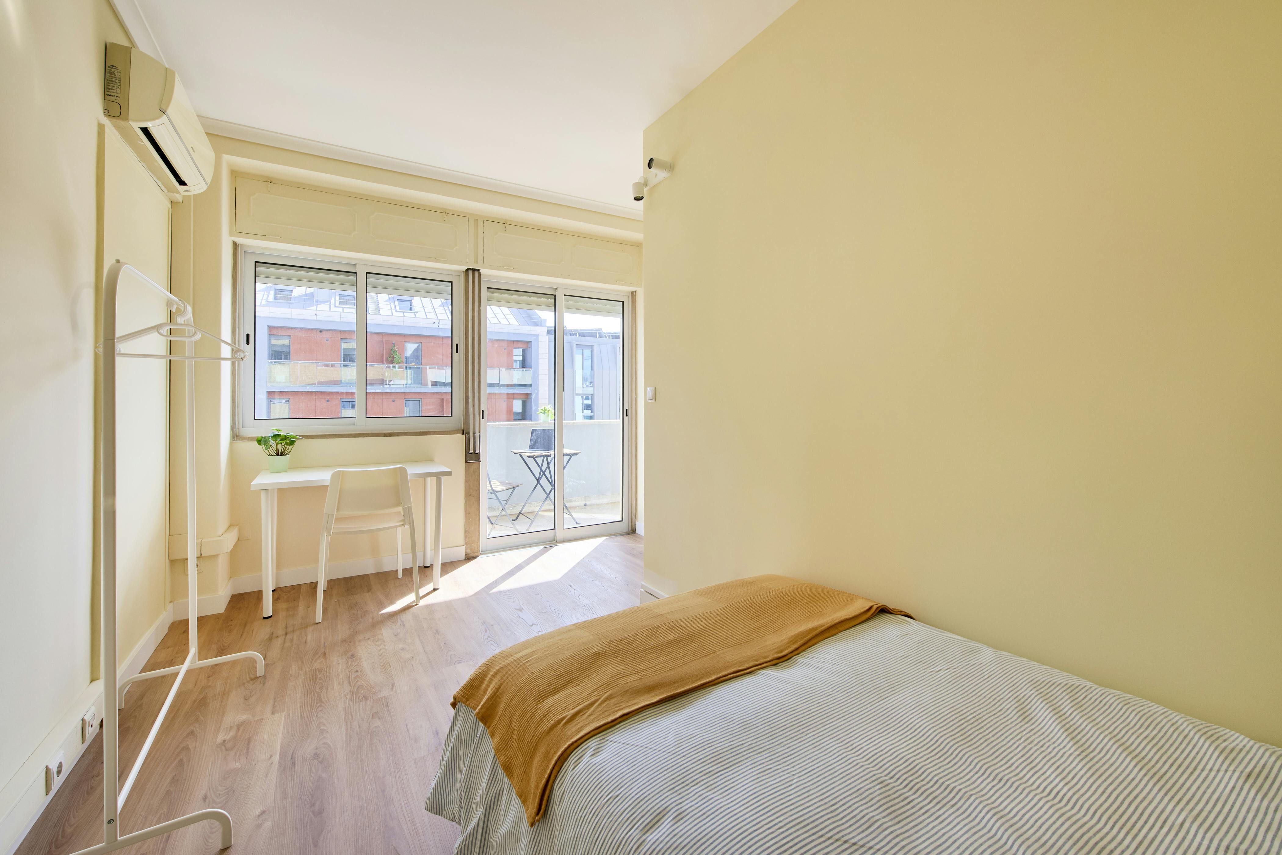 Private room for rent for €635 per month in Lisbon, Avenida Duque de Loulé