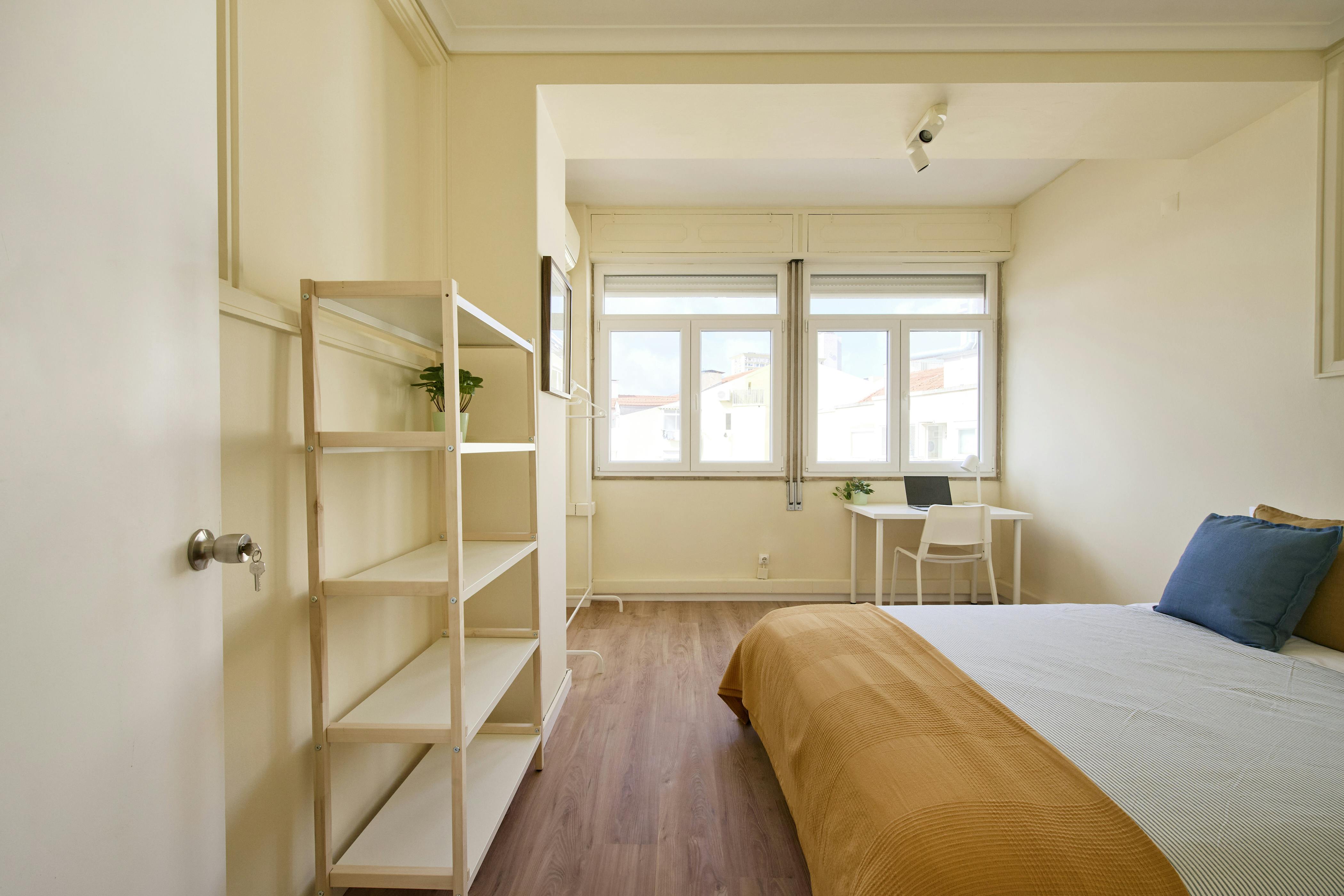 Pokój prywatny do wynajęcia za 595 € miesięcznie w mieście Lisbon, Avenida Duque de Loulé