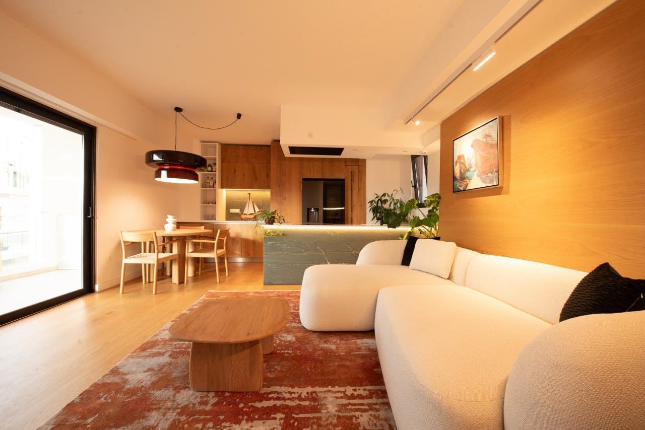 Lakonias, Μενεμένη preview