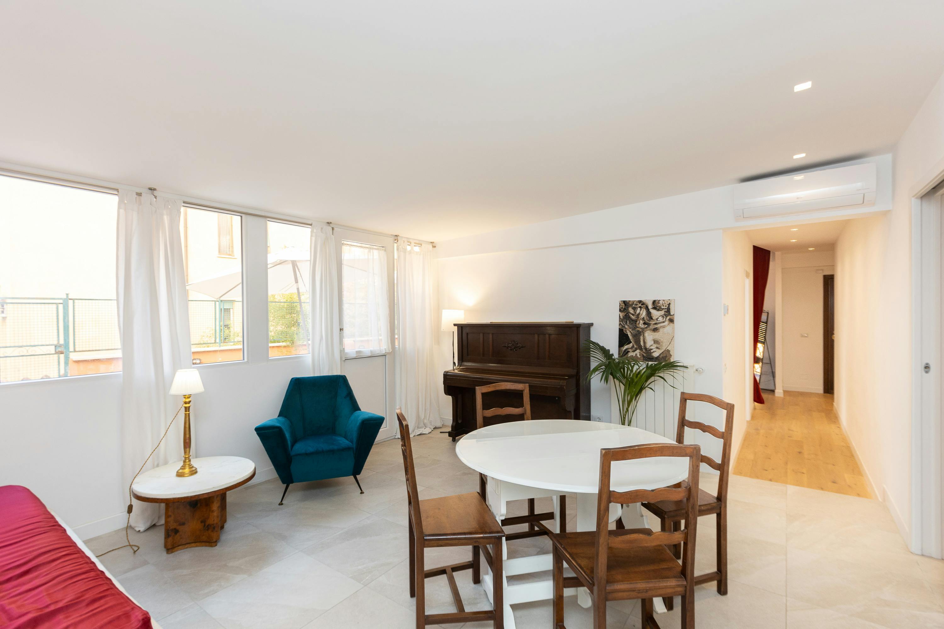 Appartement te huur voor € 1.500 per maand in Rome, Via Vitellia