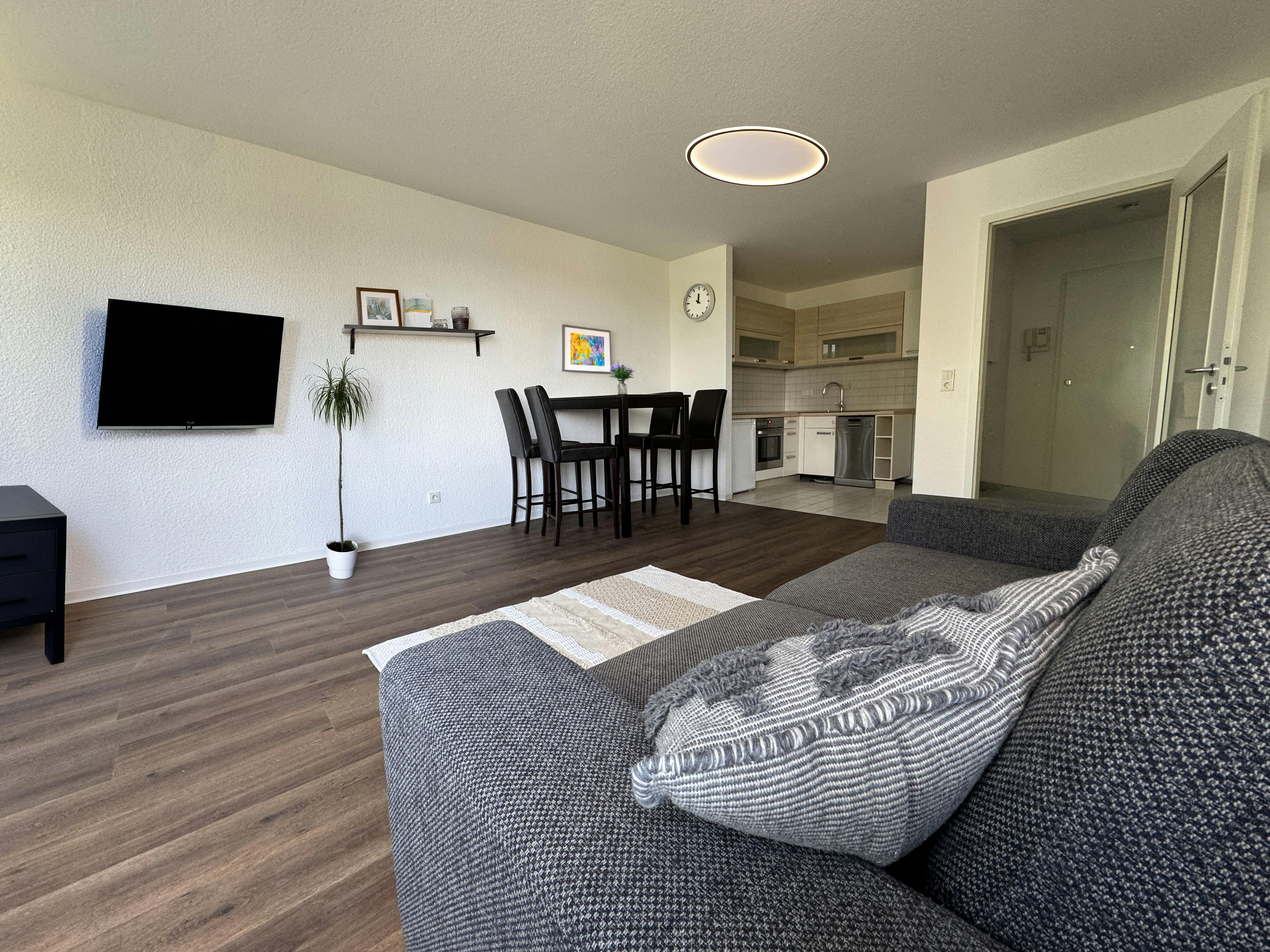 Apartment for rent for €1,600 per month in Frankfurt am Main, Im Mellsig