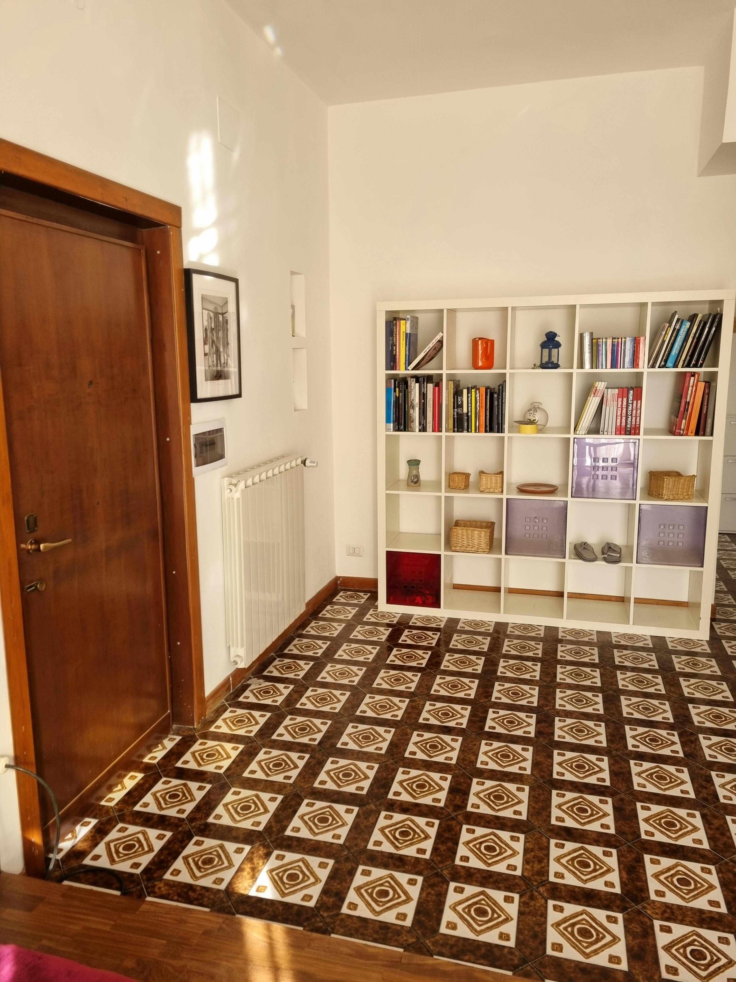 公寓 正在以 €1,400 的月租出租，其位于 Rome, Via Montesilvano