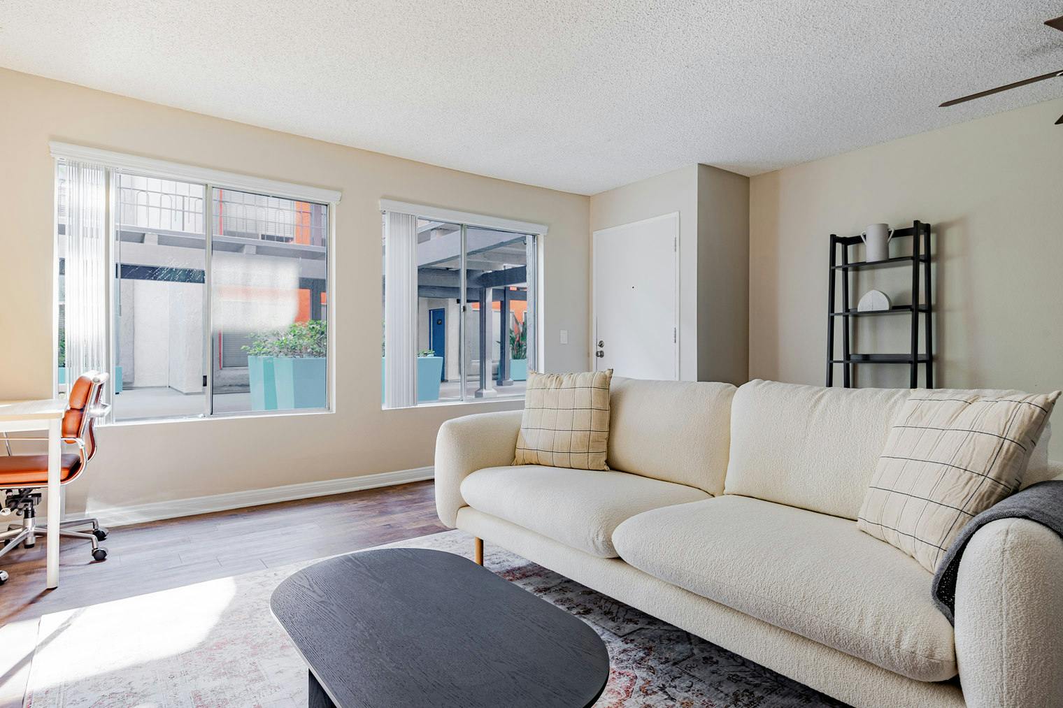 Appartamento in affitto a $4,508 al mese a Glendale, North Howard Street