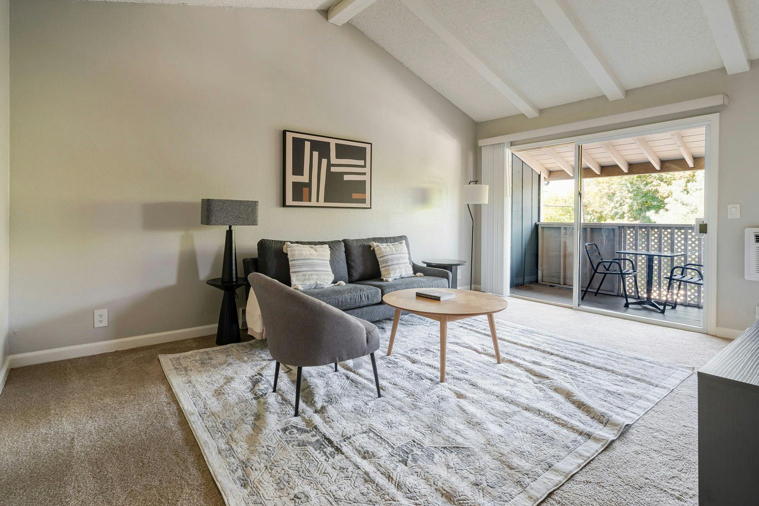 Apartament de închiriat pentru $3,780 pe lună în San Francisco, Calvert Drive