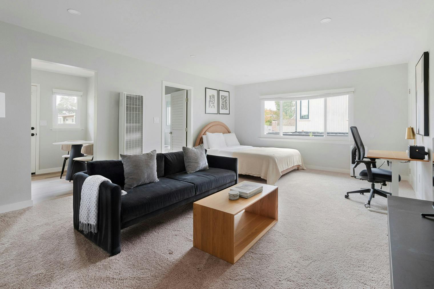 Garsonieră de închiriat pentru $3,872 pe lună în Menlo Park, Roble Avenue