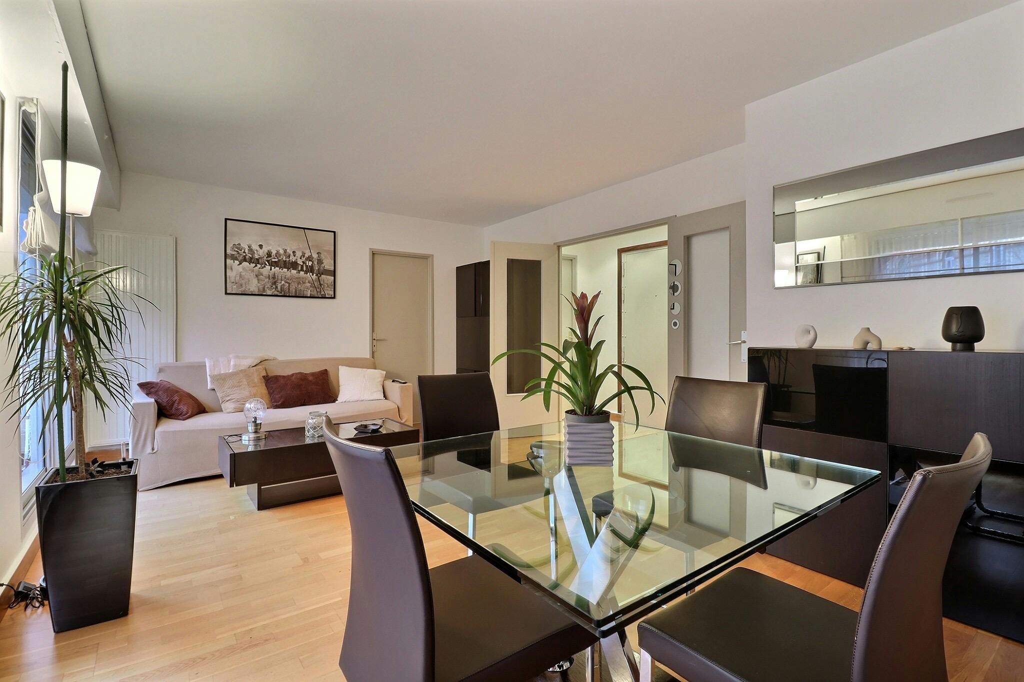 Rue Guy Môquet, Paris preview