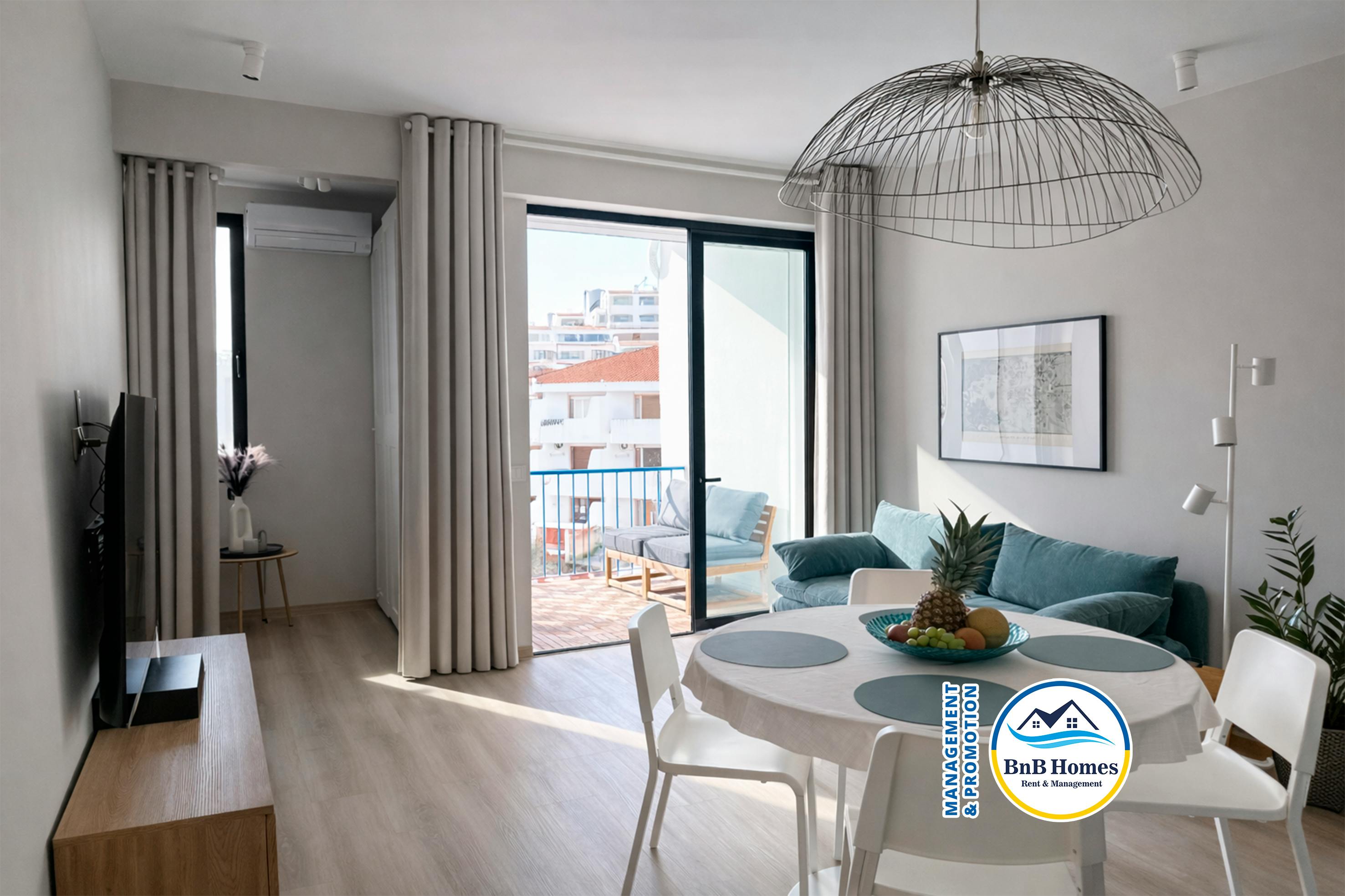 Apartment for rent for €5,999 per month in Albufeira, Largo de Camões