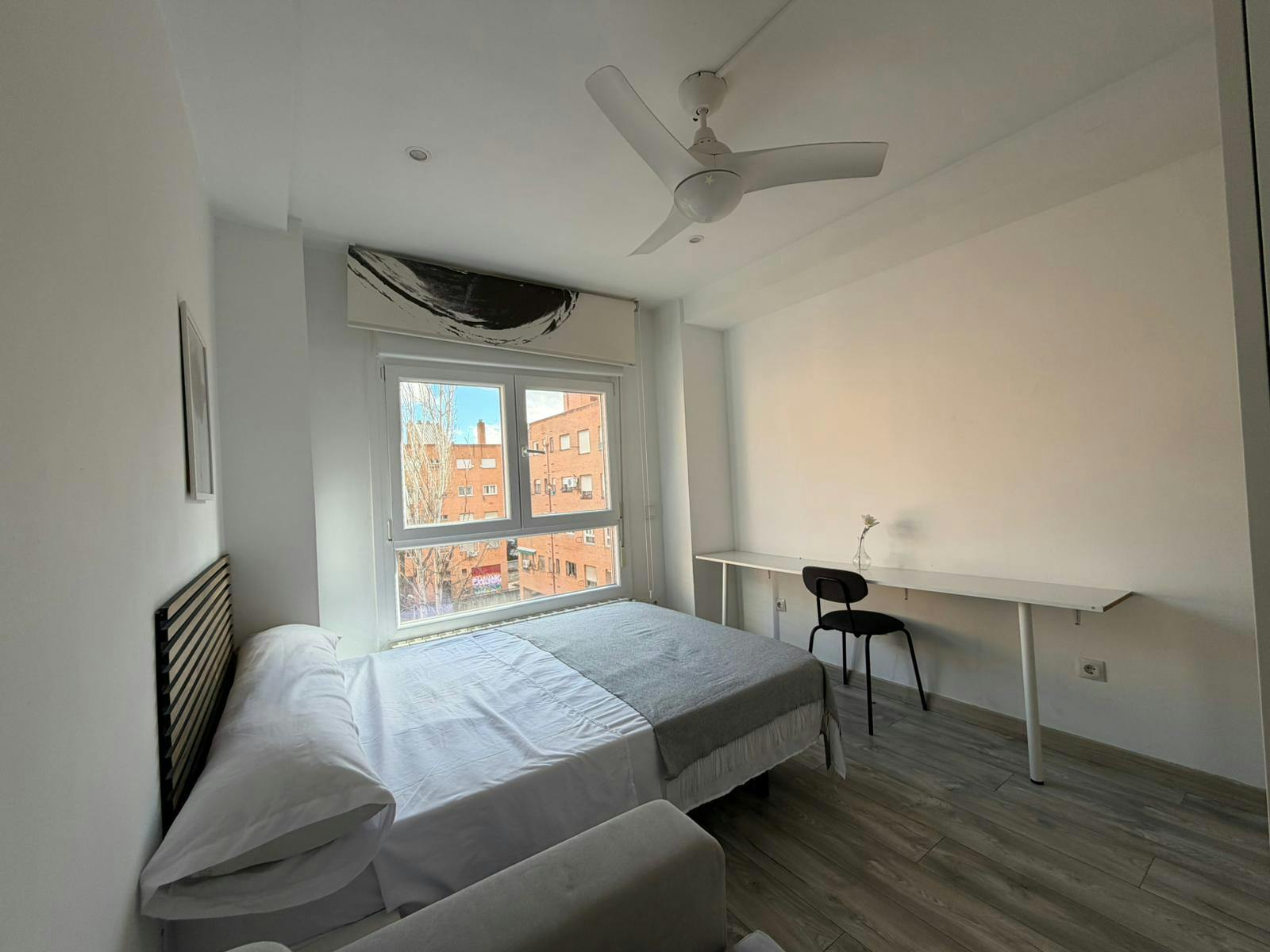 Shared room for rent for €639 per month in Madrid, Calle San Serapio