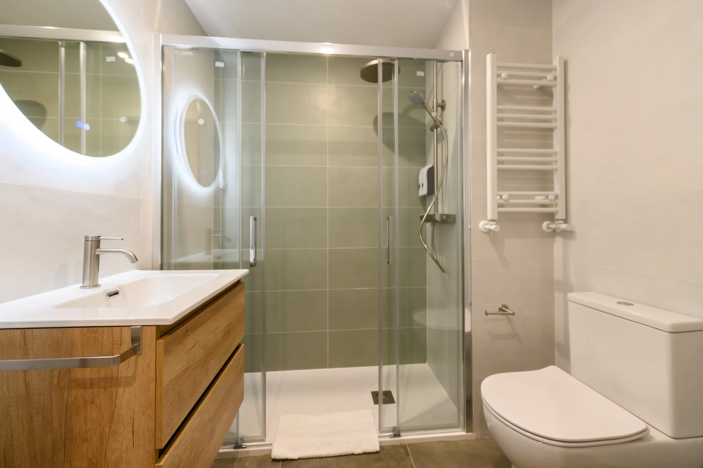 2-Bedroom Apartment in Calle del Moscatelar, Madrid (1686933) ROOM 4