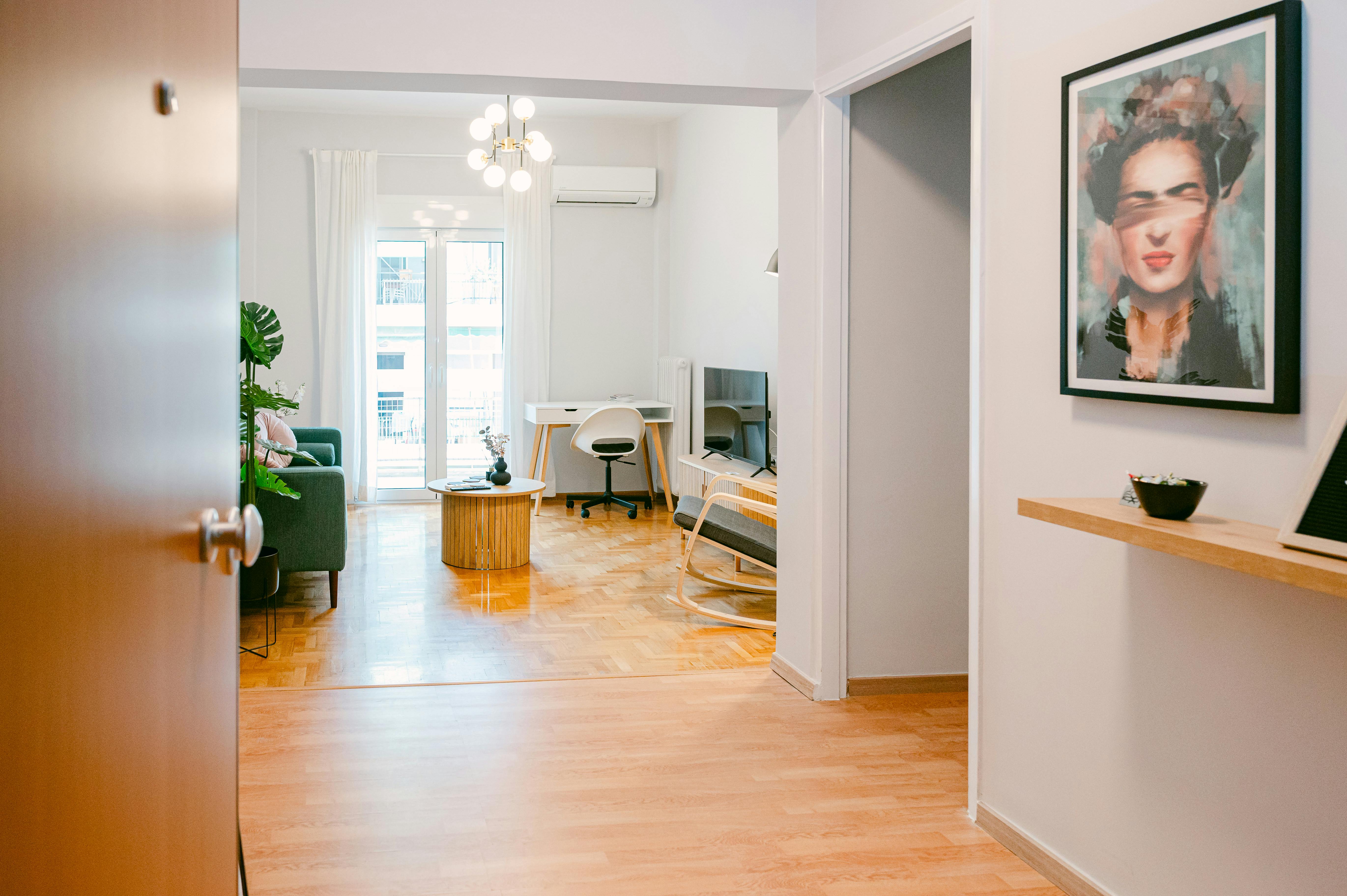 Apartment for rent for €1,800 per month in Athina, Mpairaktari