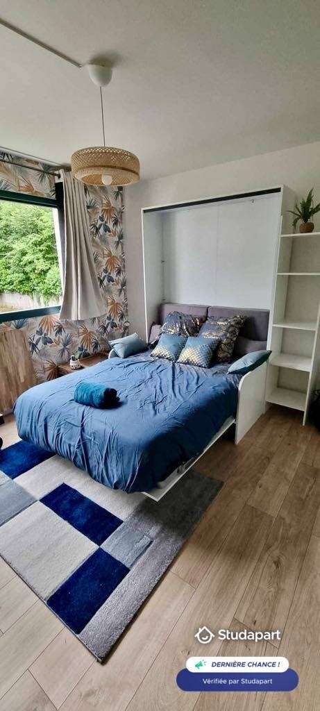 Appartement te huur voor € 850 per maand in Rambouillet, Rue Raymond Patenotre