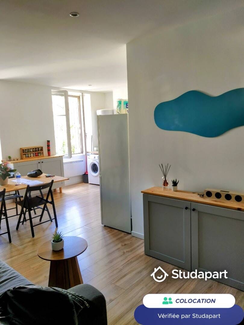 Private room for rent on Rue Charles de Gaulle, Saint-Étienne - View 4