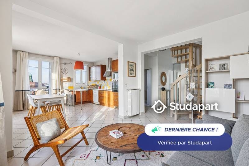 Apartment for rent for €2,400 per month in Asnières-sur-Seine, Rue Balzac