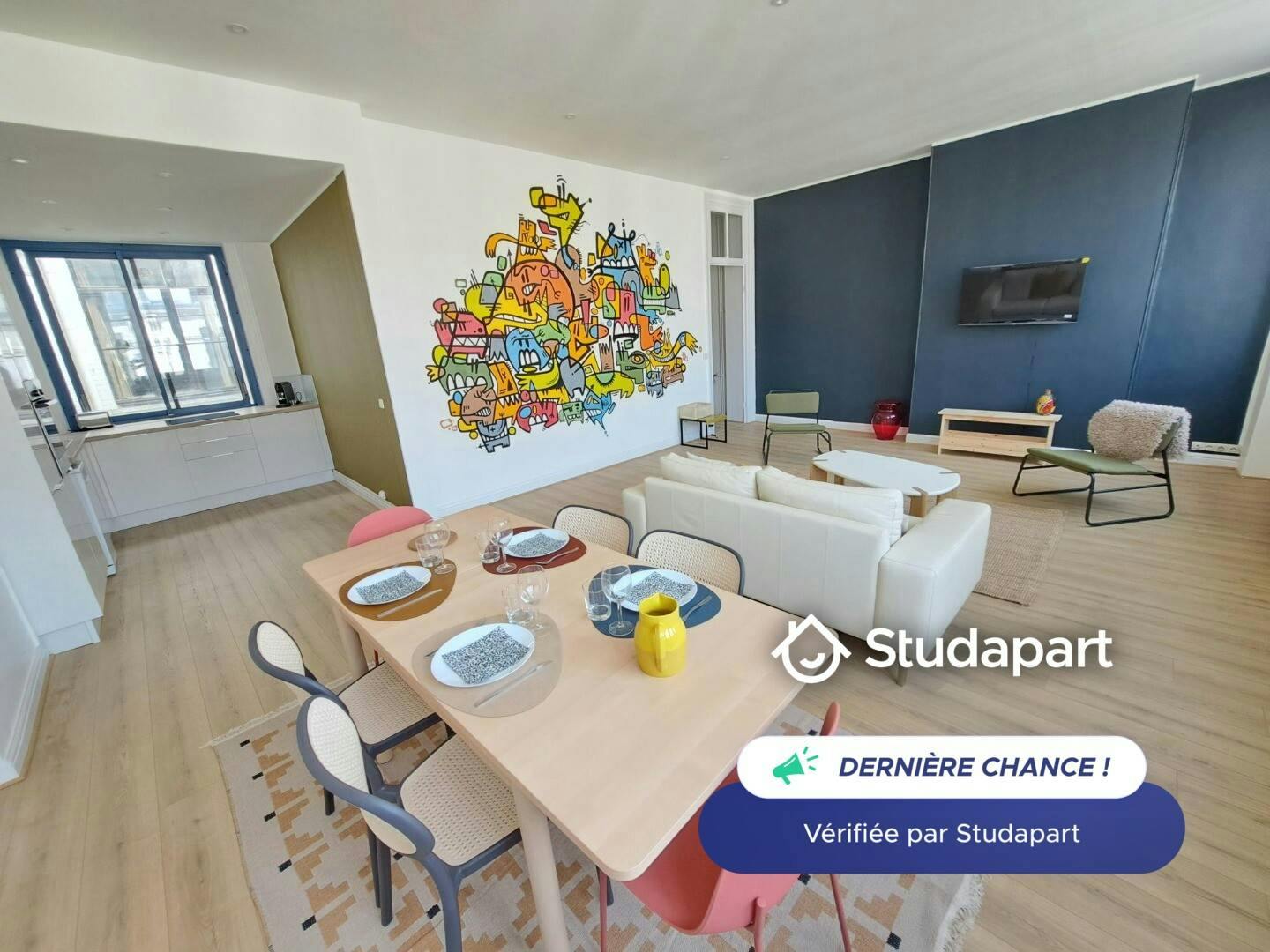 Apartment for rent for €2,800 per month in Lille, Rue Faidherbe