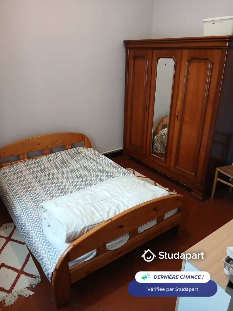 Maison à louer pour 450 €/mois à Arles, Place de la Révolution