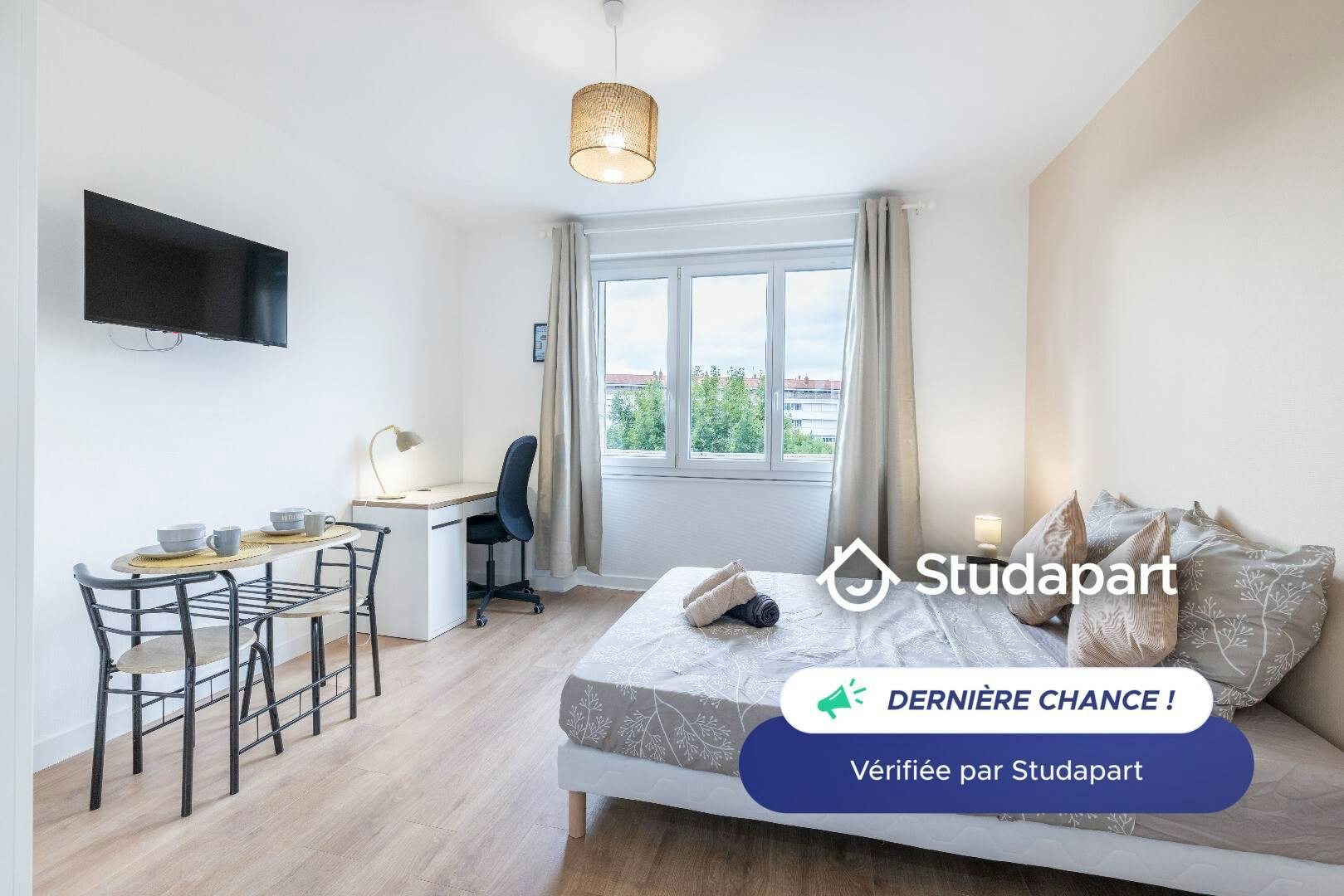 Apartment for rent for €2,500 per month in Clermont-Ferrand, Rue des Chandiots