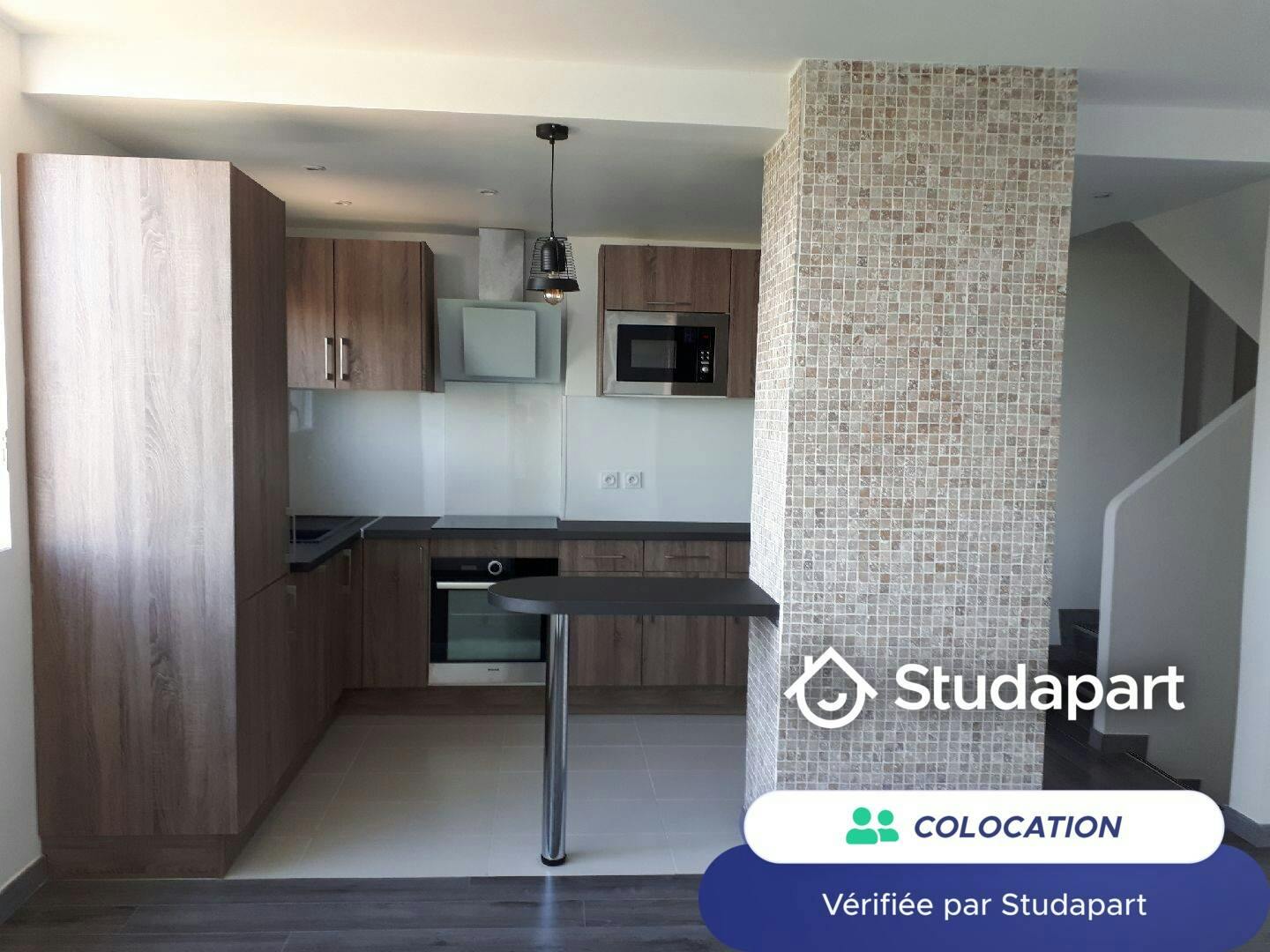 Private room for rent for €680 per month in Antony, Avenue Victor Hugo