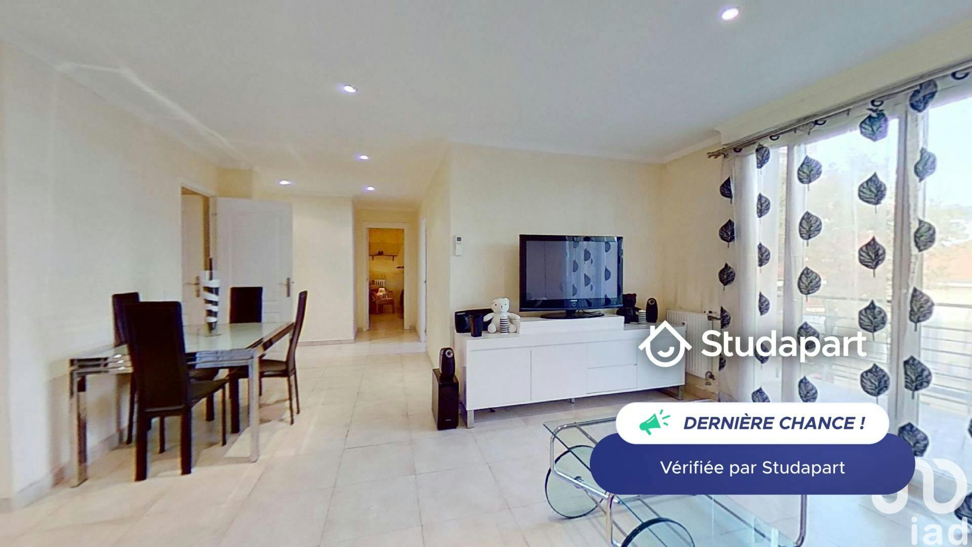 Apartment for rent for €1,650 per month in Antibes, Avenue Robert Soleau